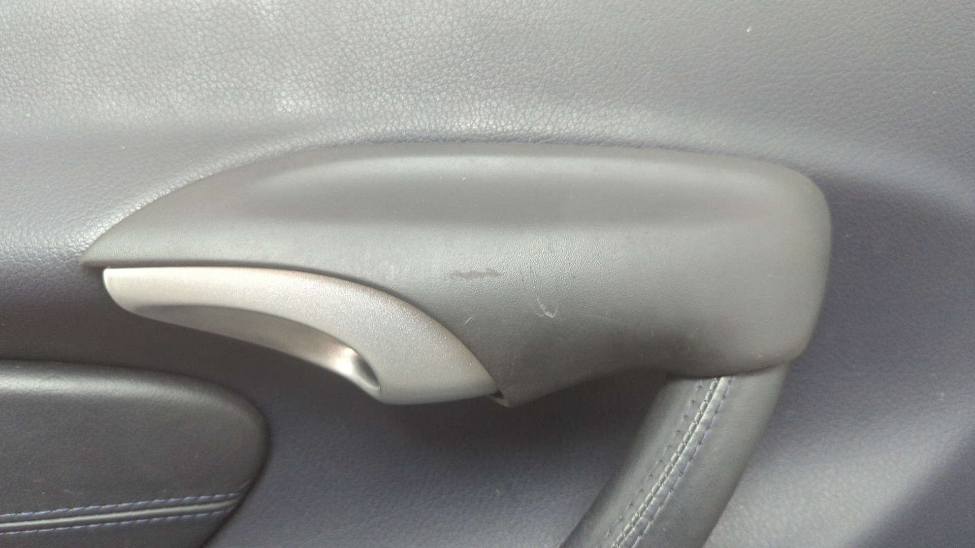 Обшивка двери передней левой