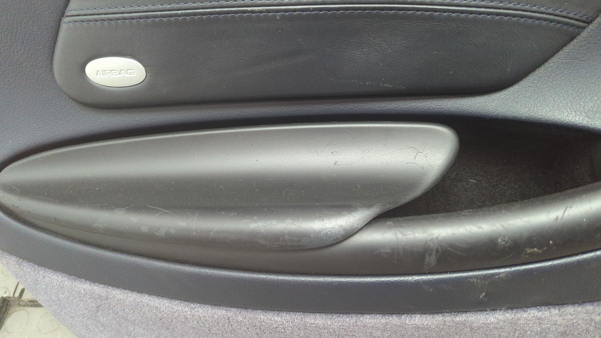 Обшивка двери передней левой