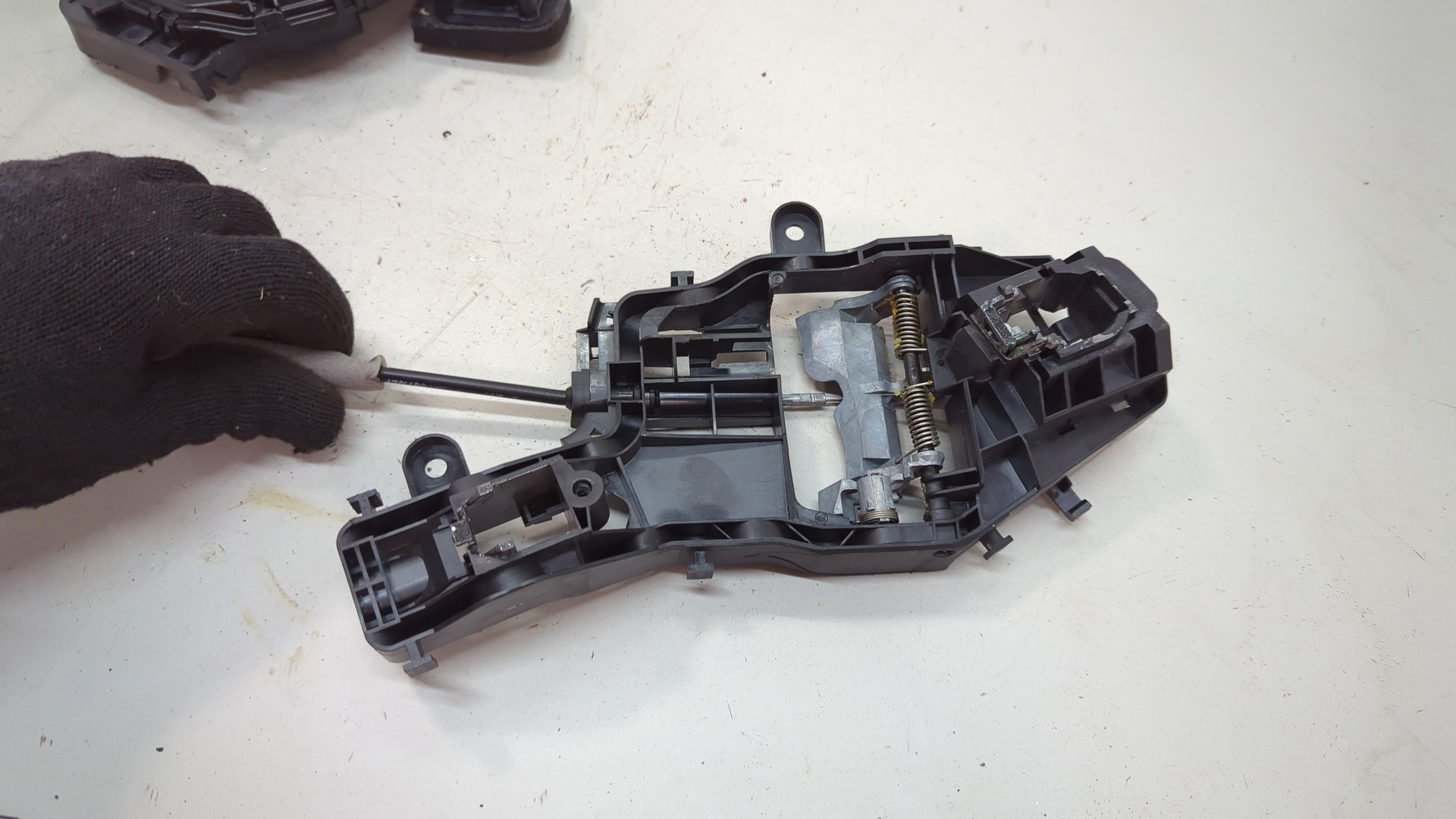 Замок двери задней правой