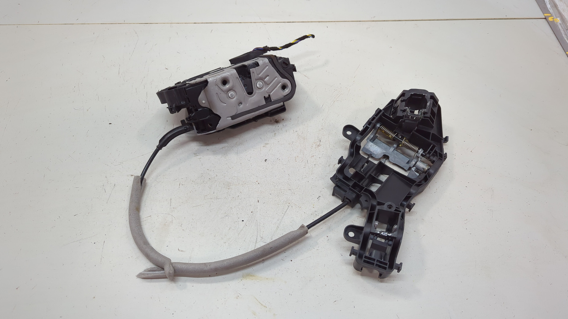 Замок двери задней правой