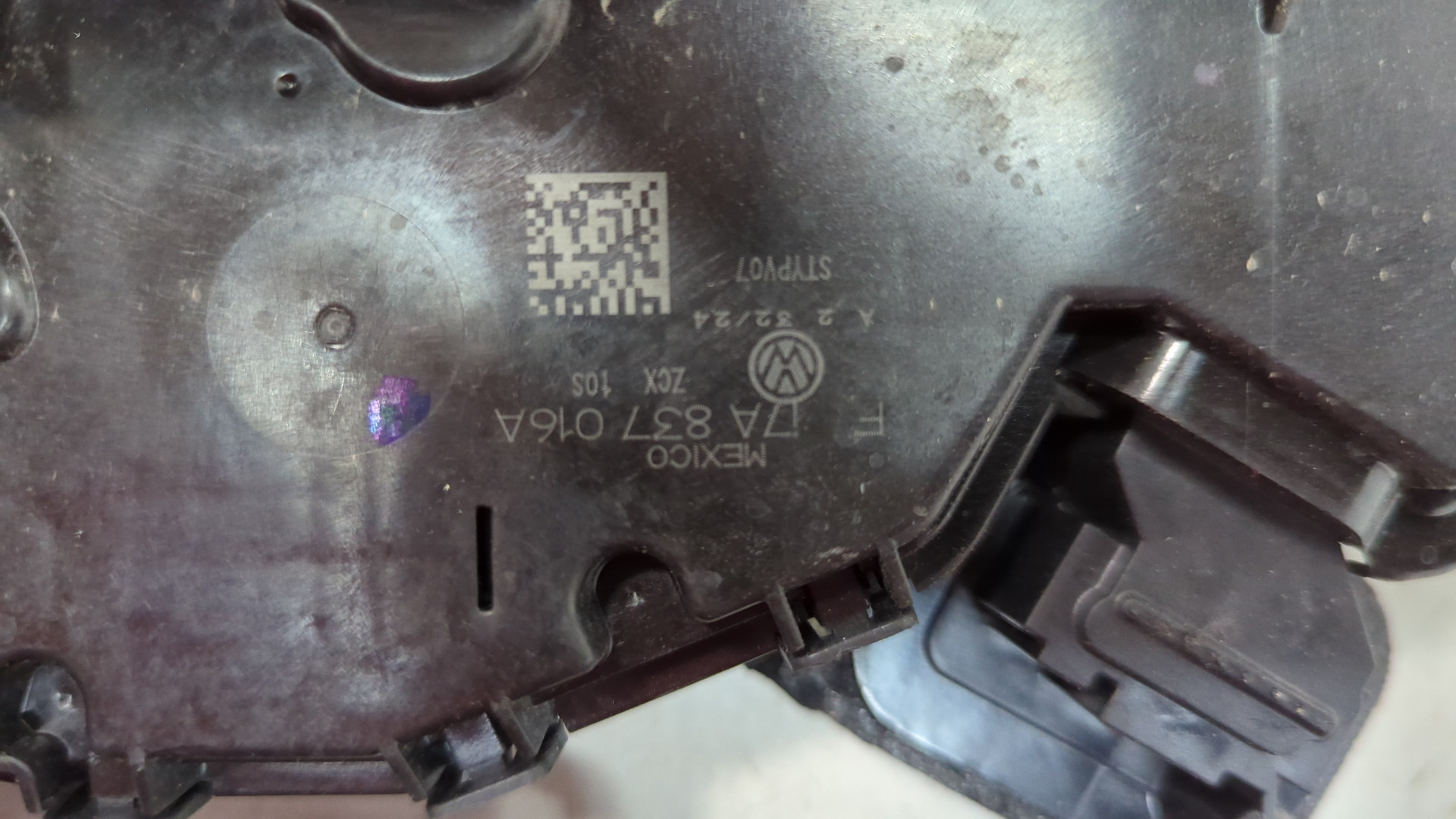 Замок двери задней правой