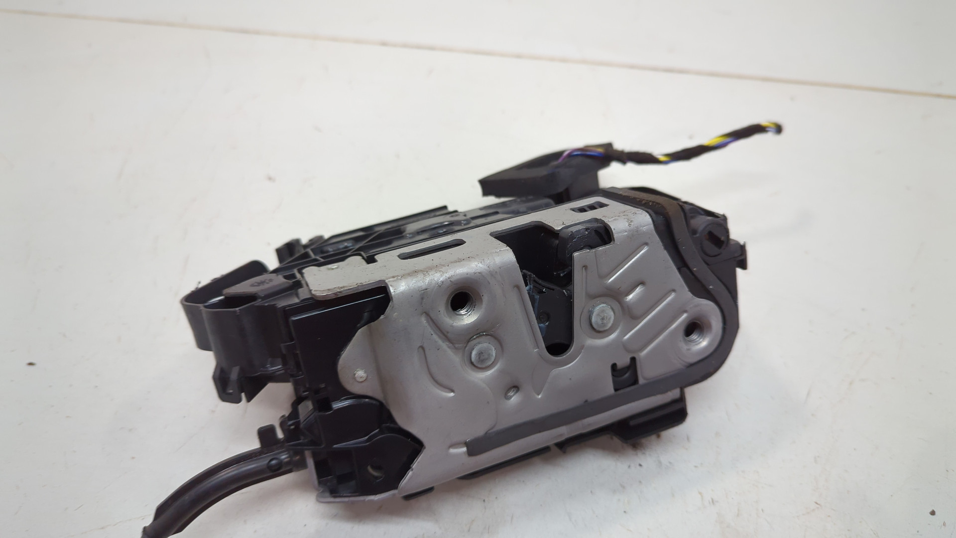 Замок двери задней правой