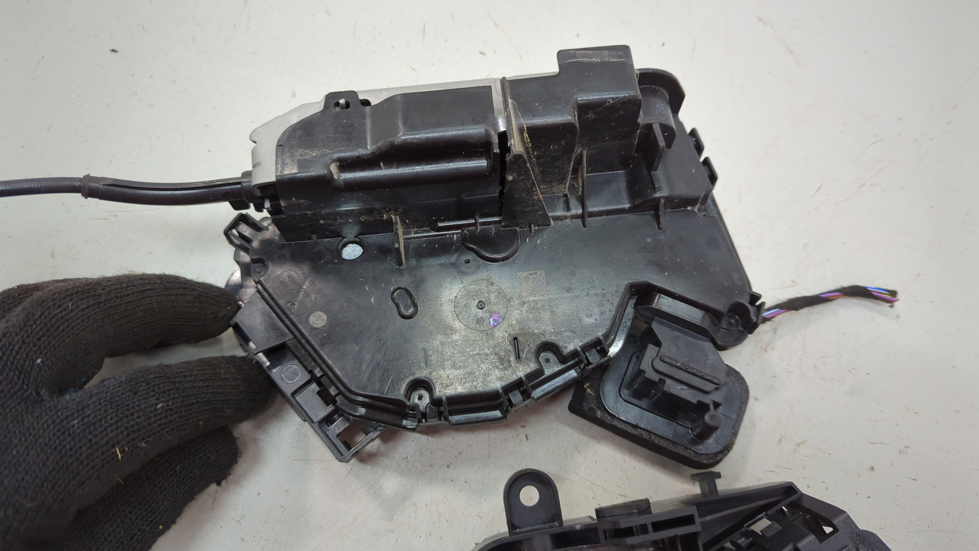 Замок двери задней правой