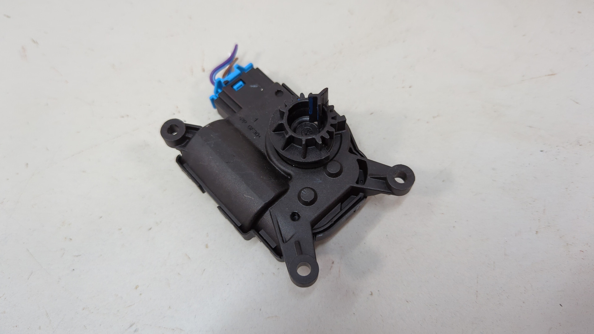 Моторчик заслонки печки