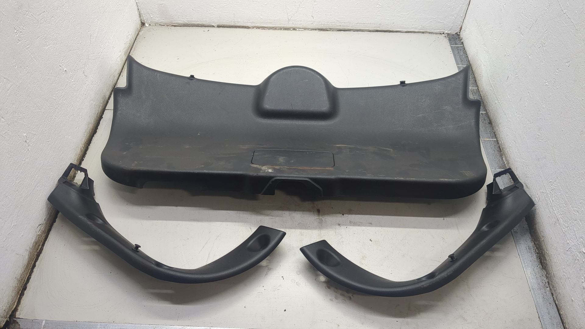 Обшивка двери багажника