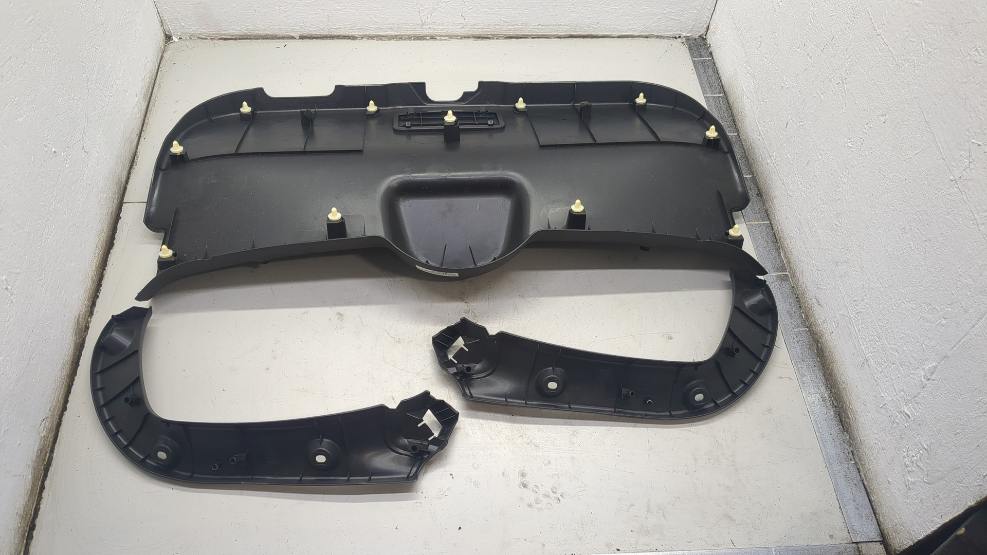 Обшивка двери багажника