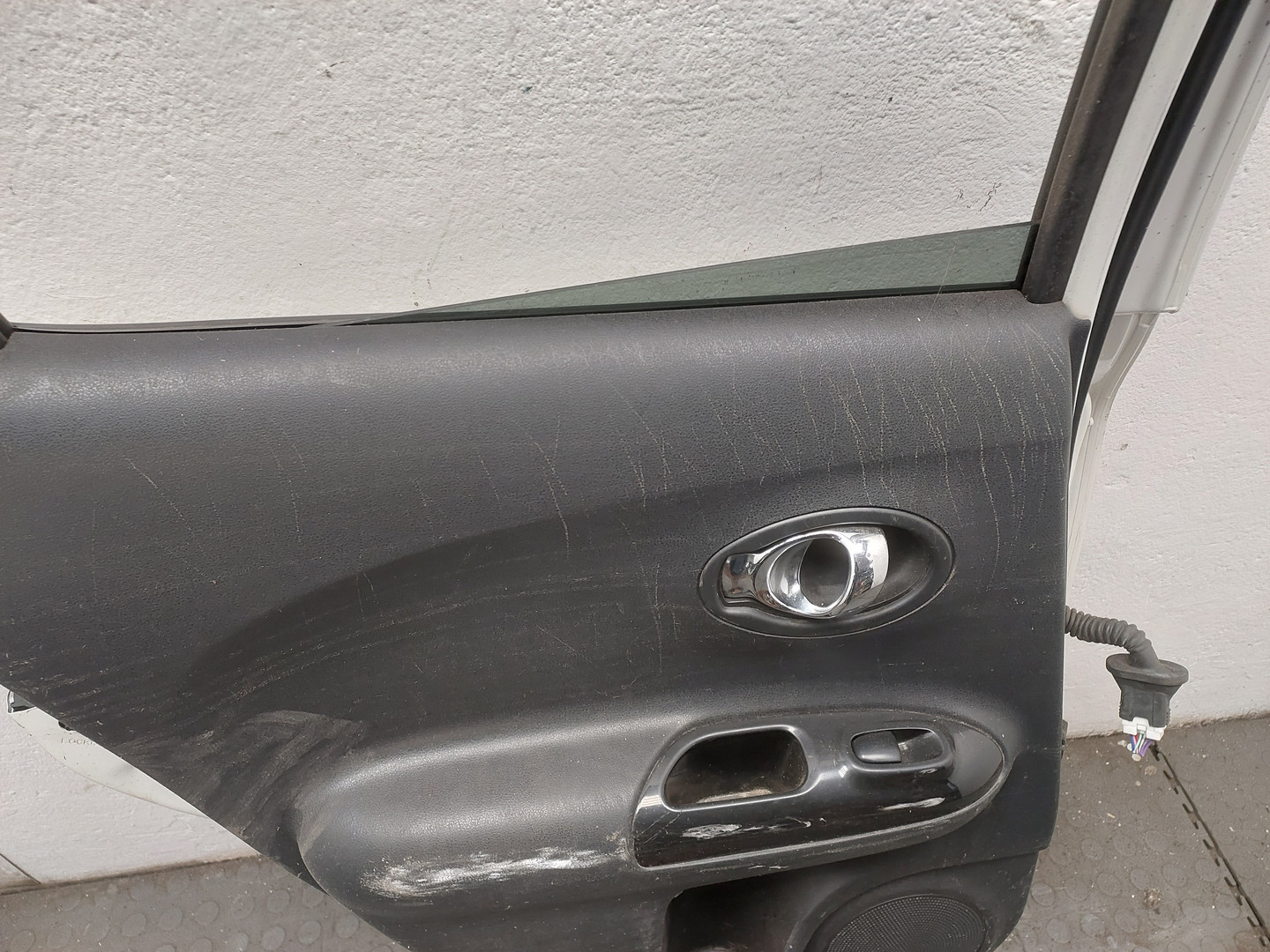 Дверь задняя левая