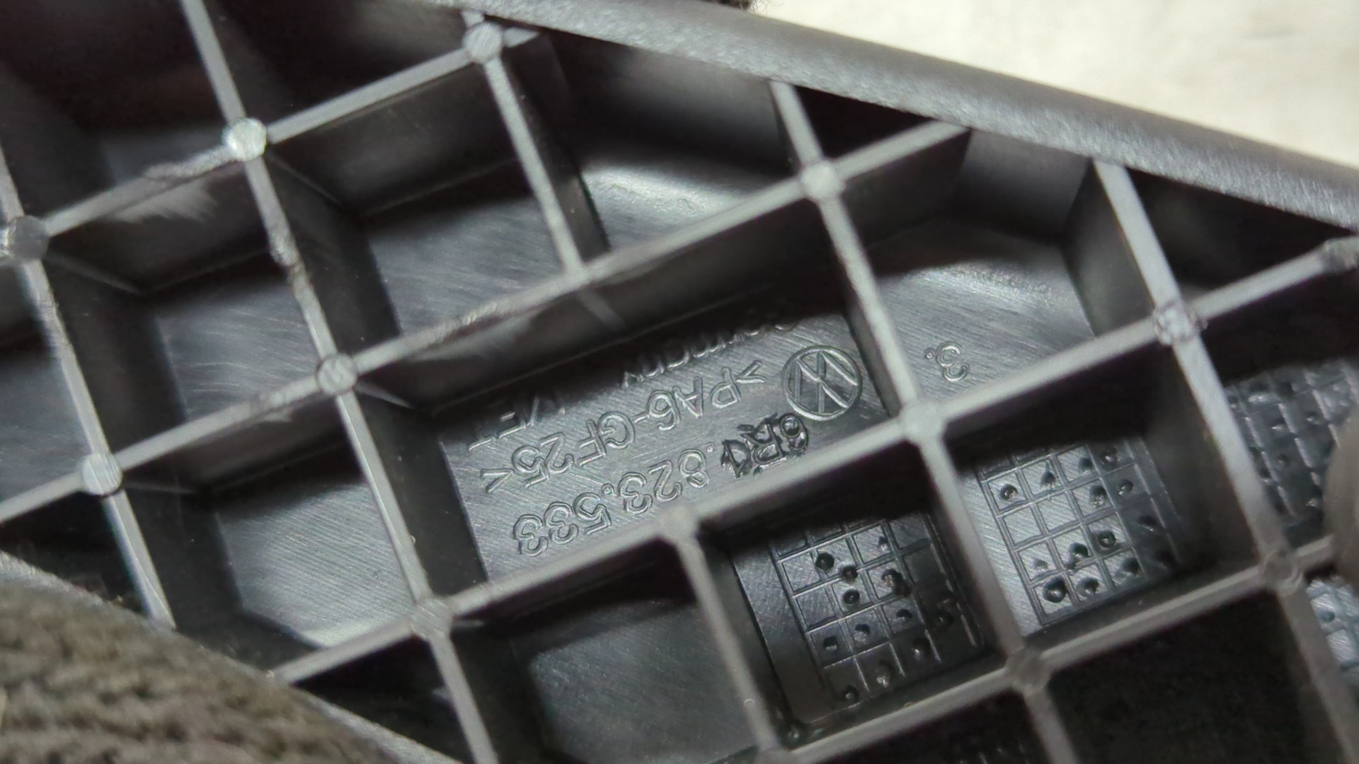 Ручка открывания капота