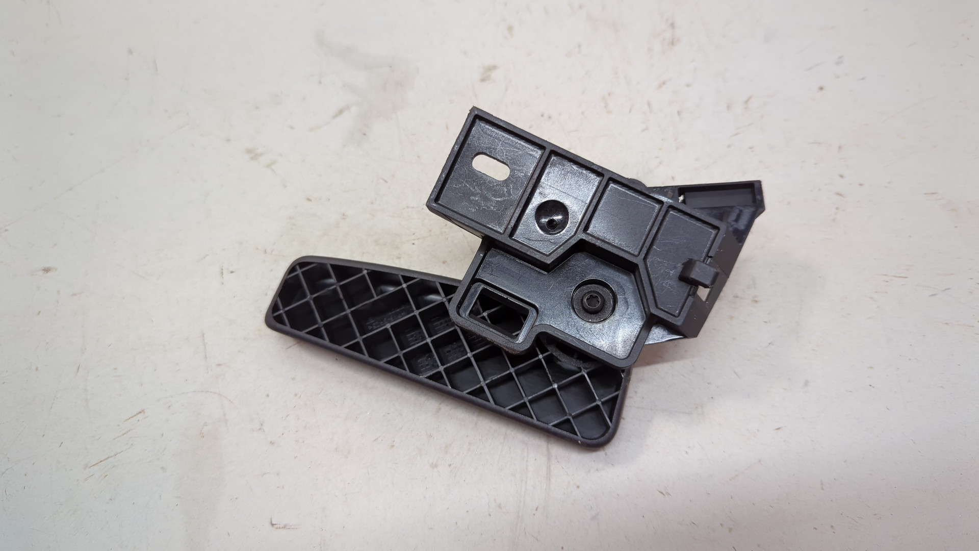 Ручка открывания капота