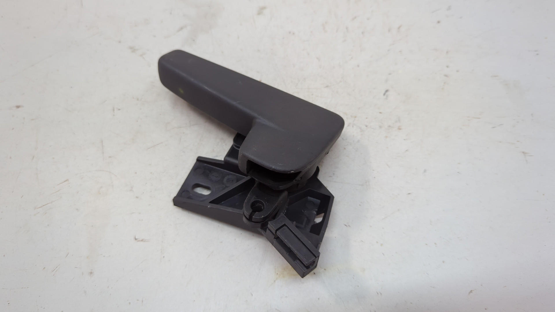 Ручка открывания капота