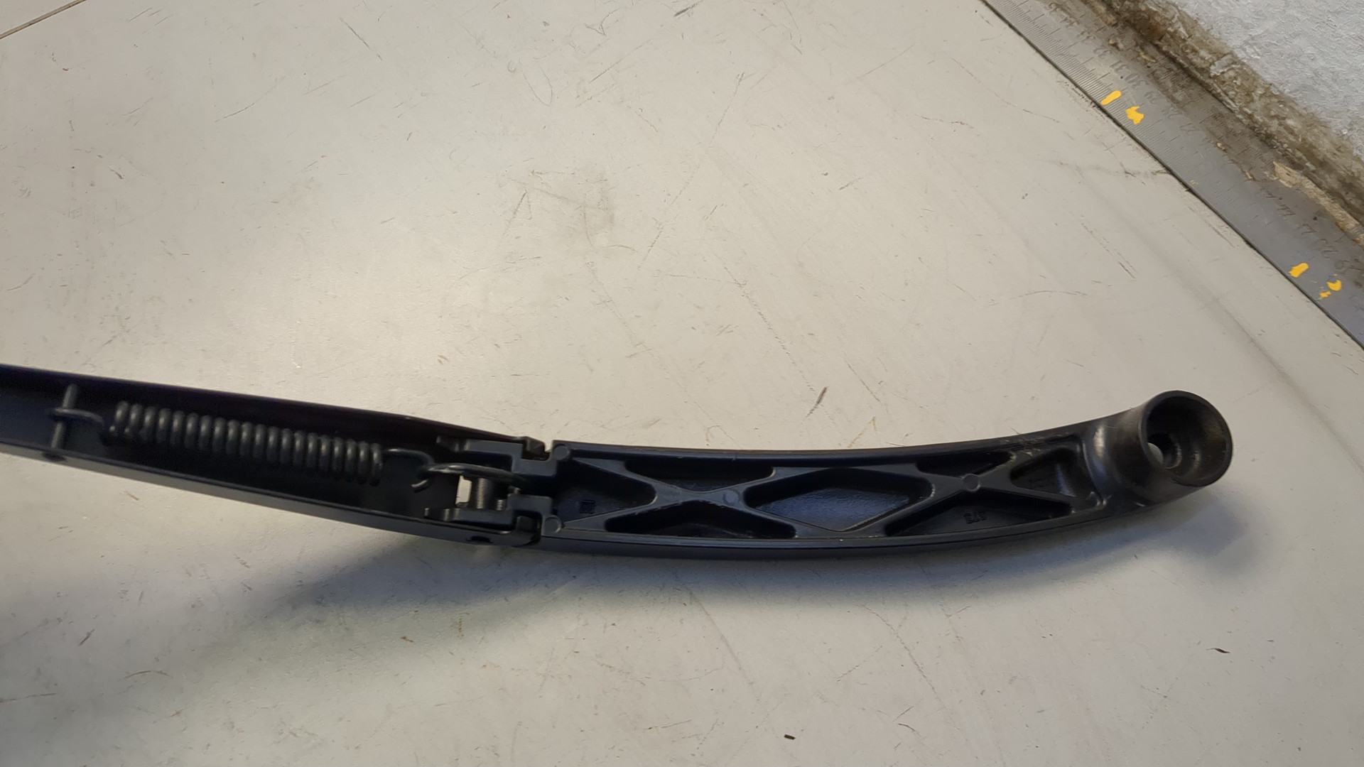 Поводок стеклоочистителя передний правый