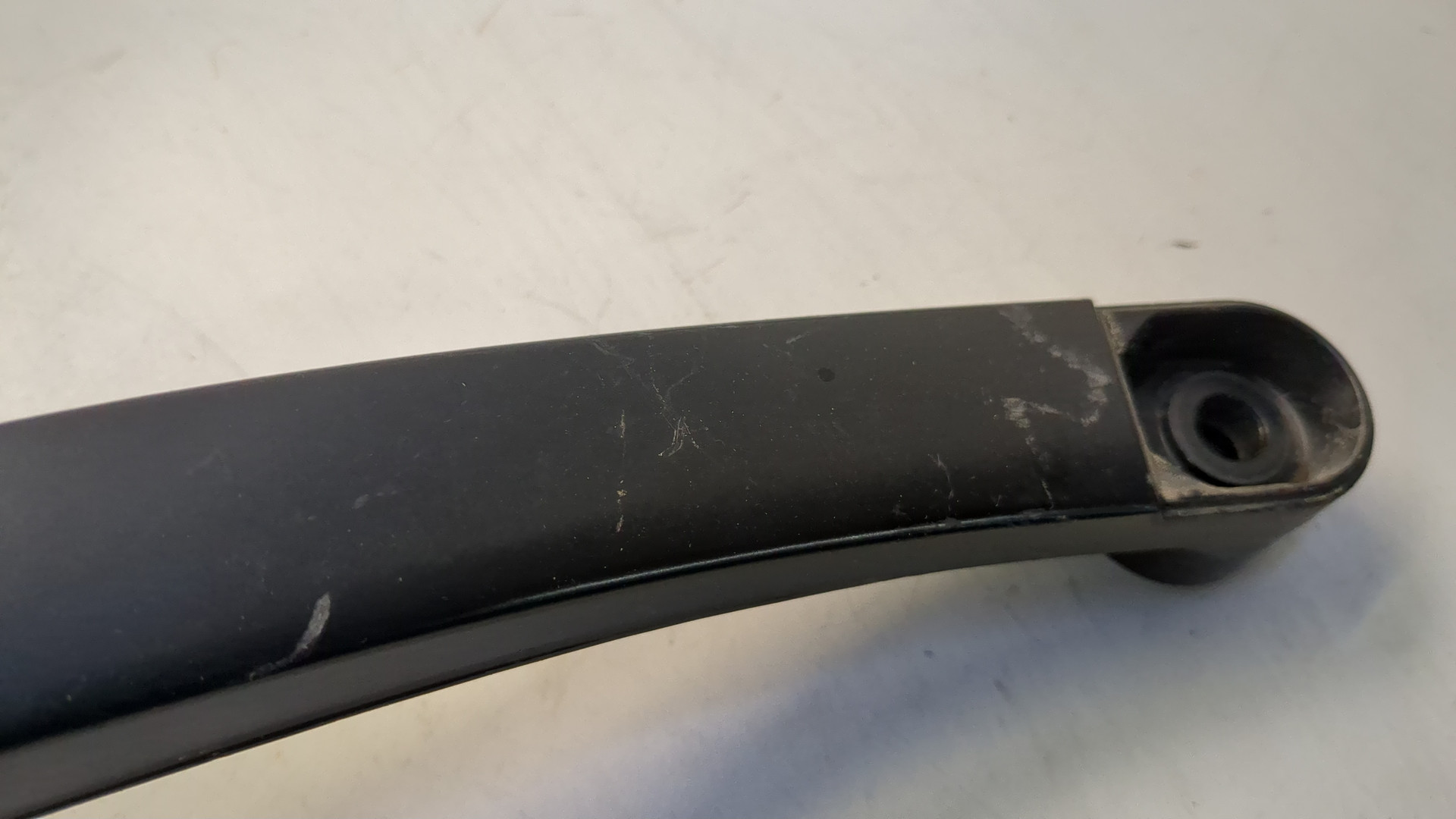 Поводок стеклоочистителя передний правый