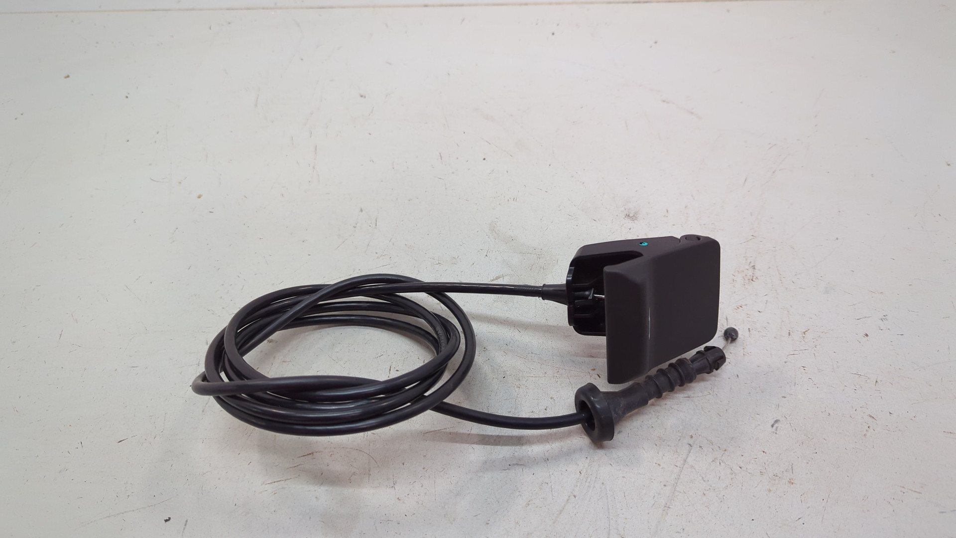 Ручка открывания капота