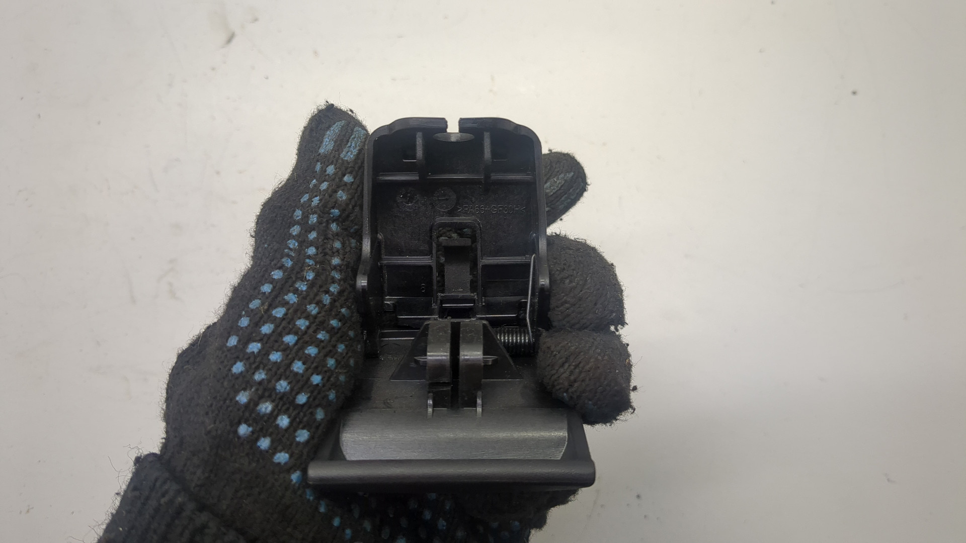 Ручка открывания капота