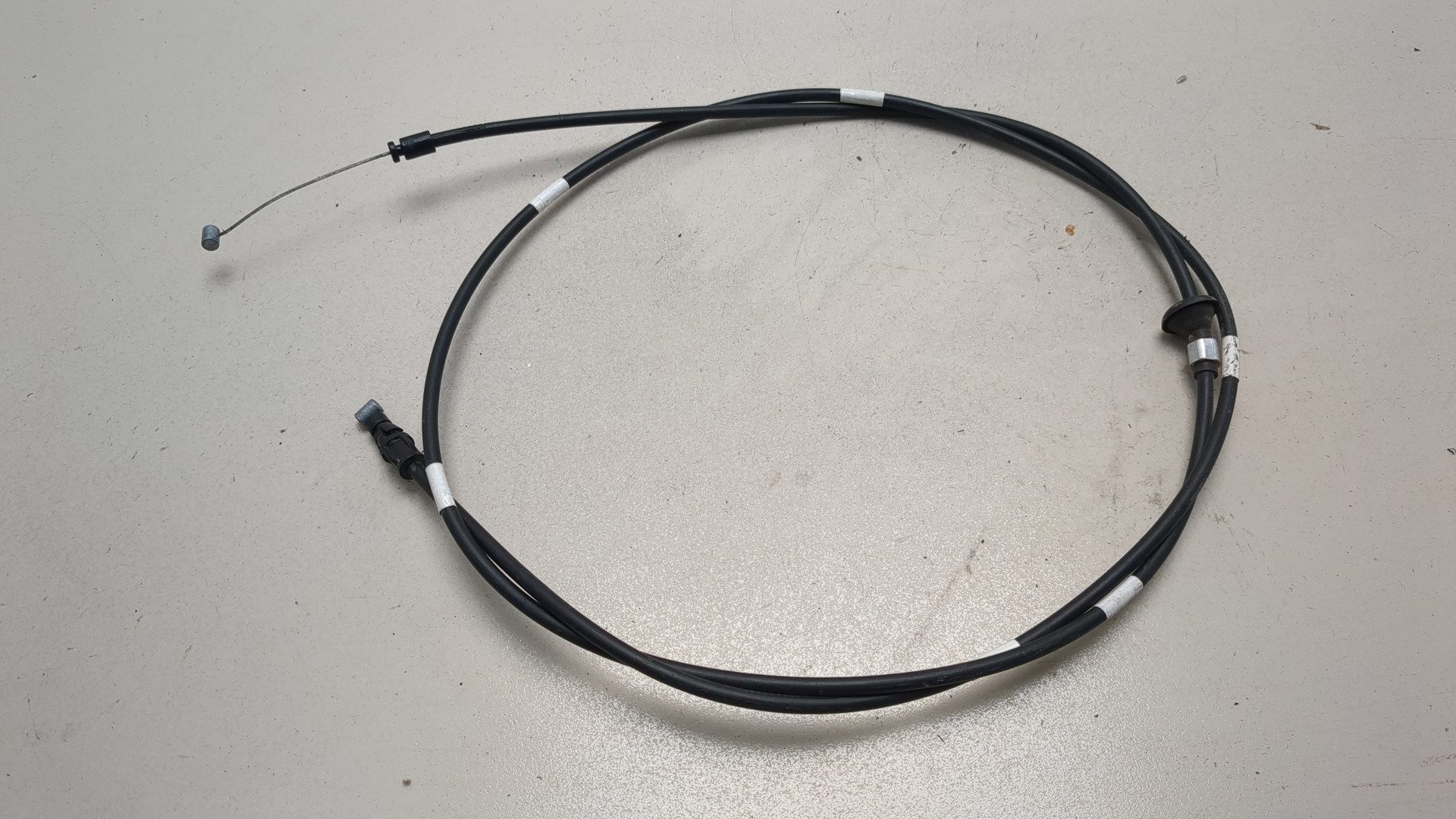 Трос открывания капота