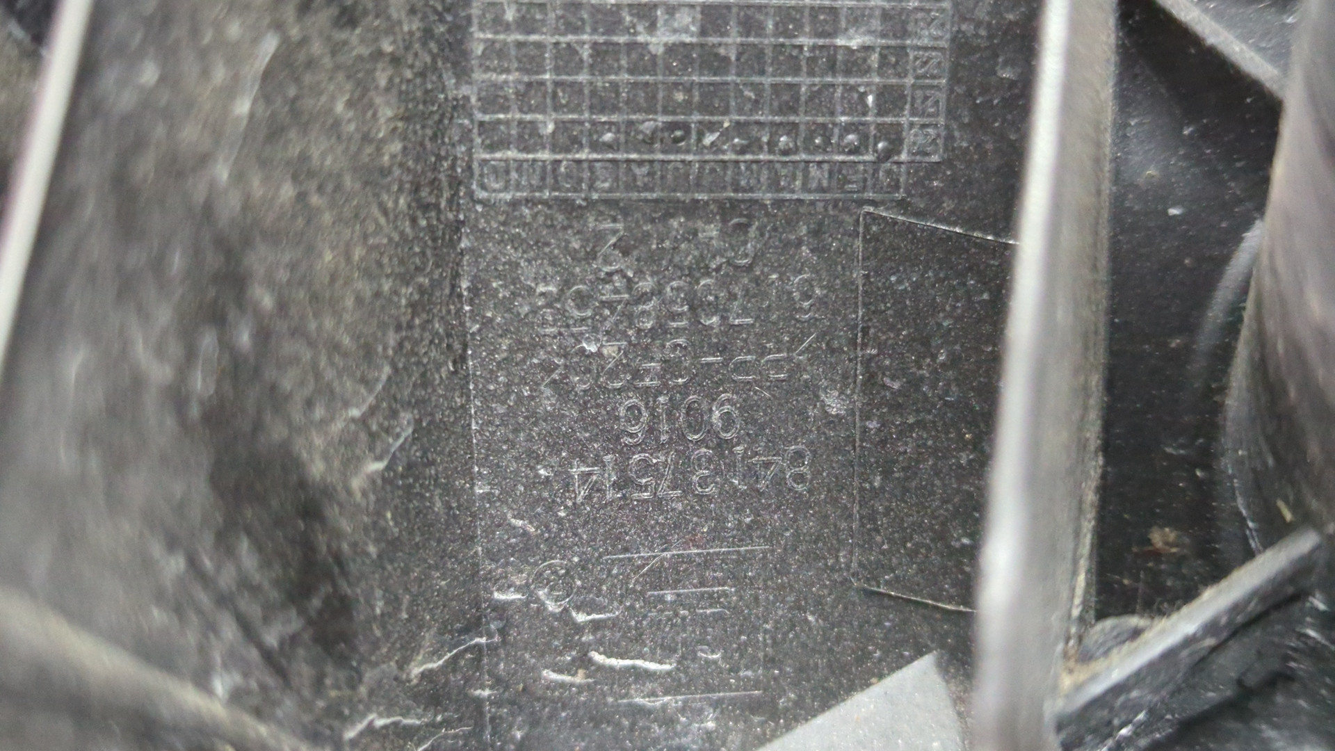 Кронштейн заднего бампера правый