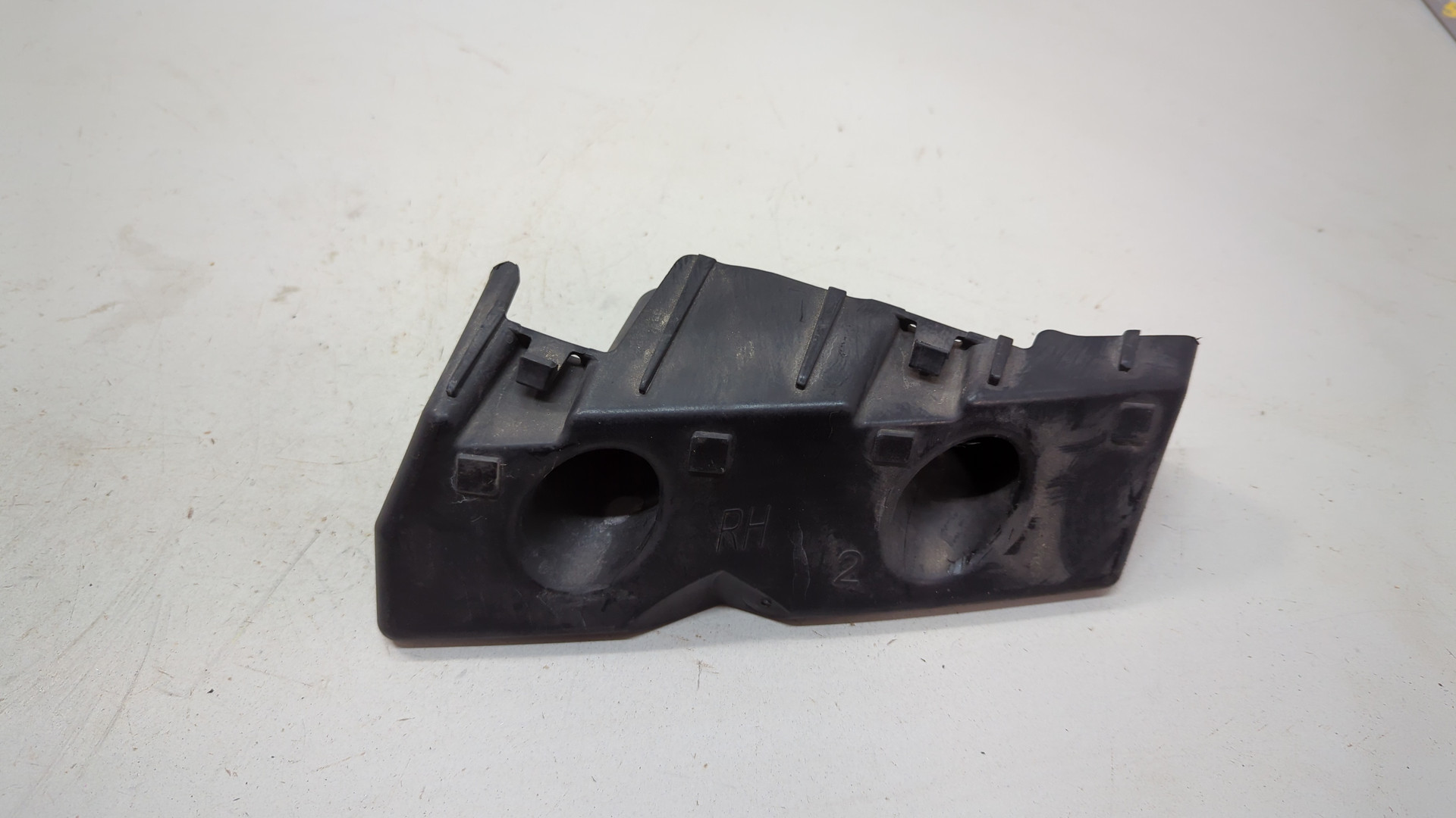 Кронштейн заднего бампера правый