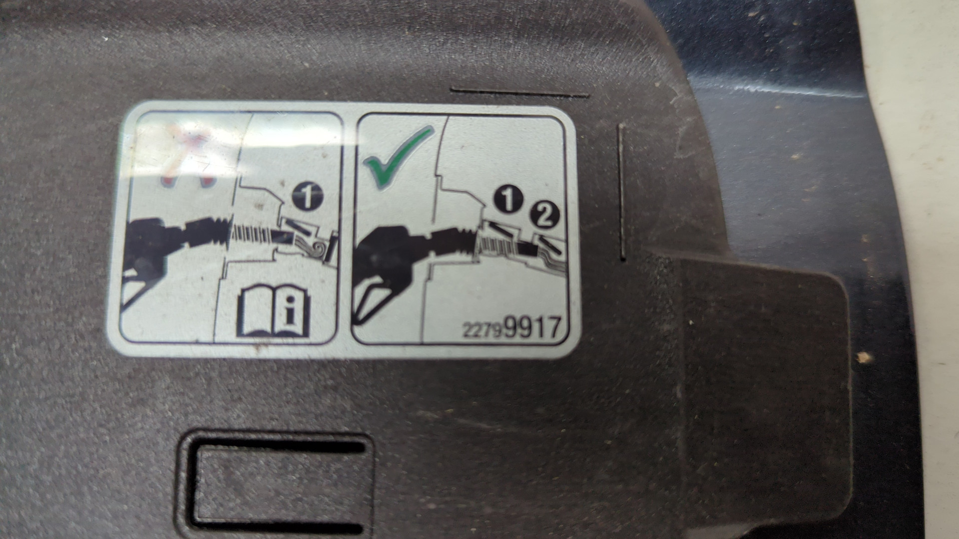 Лючок бензобака