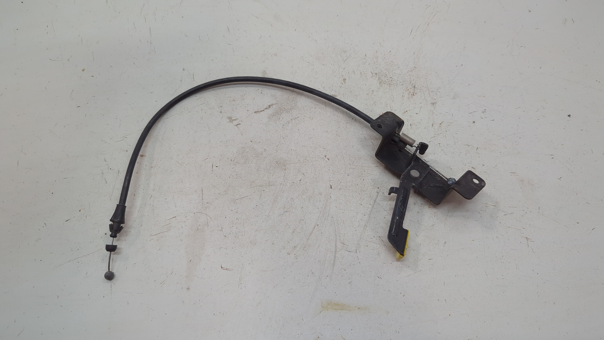 Ручка открывания капота