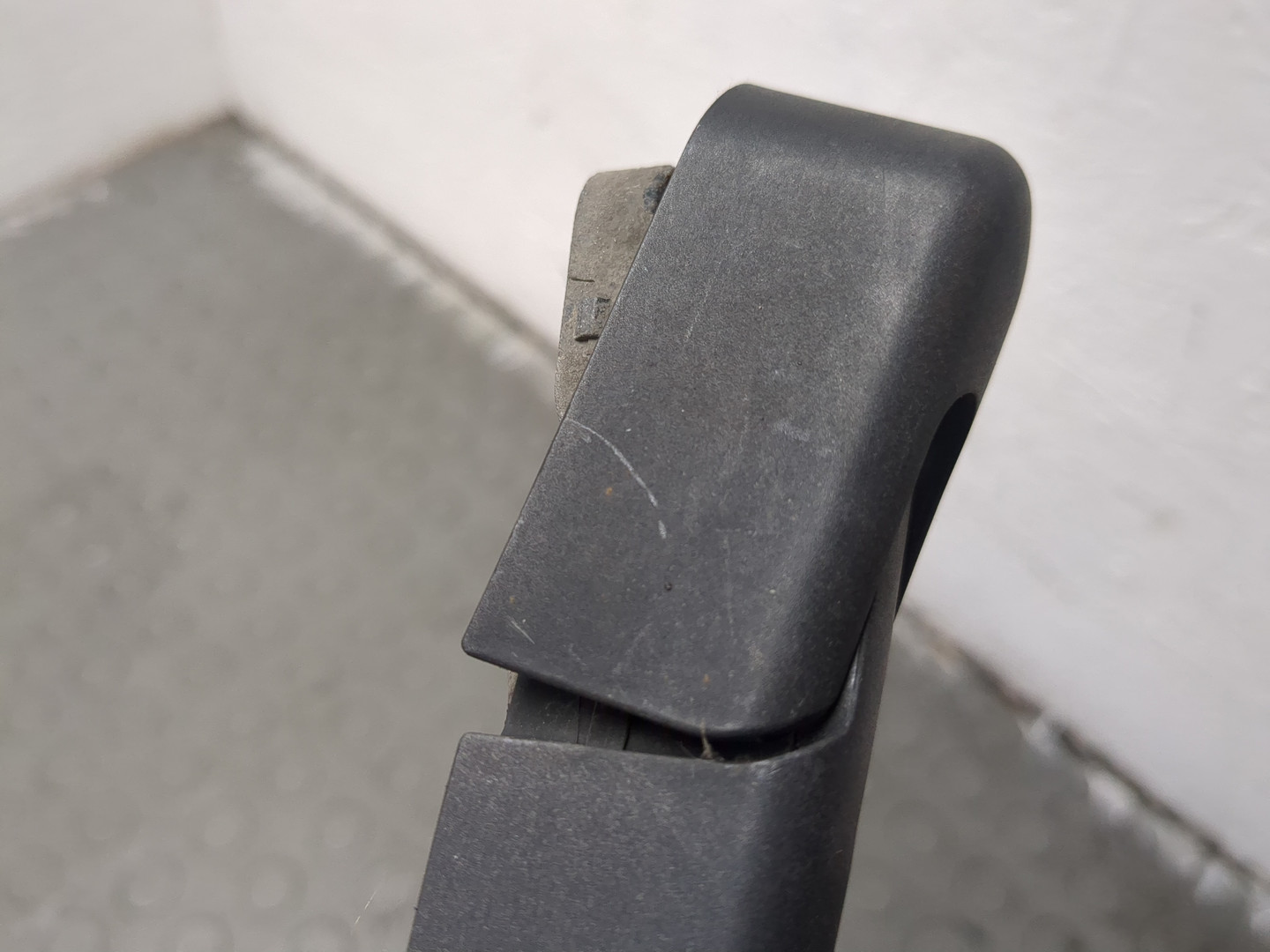 Поводок стеклоочистителя заднего