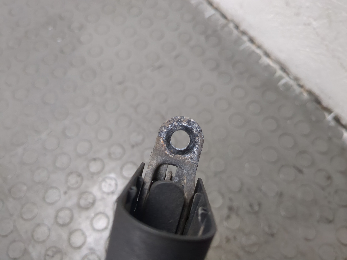 Поводок стеклоочистителя заднего