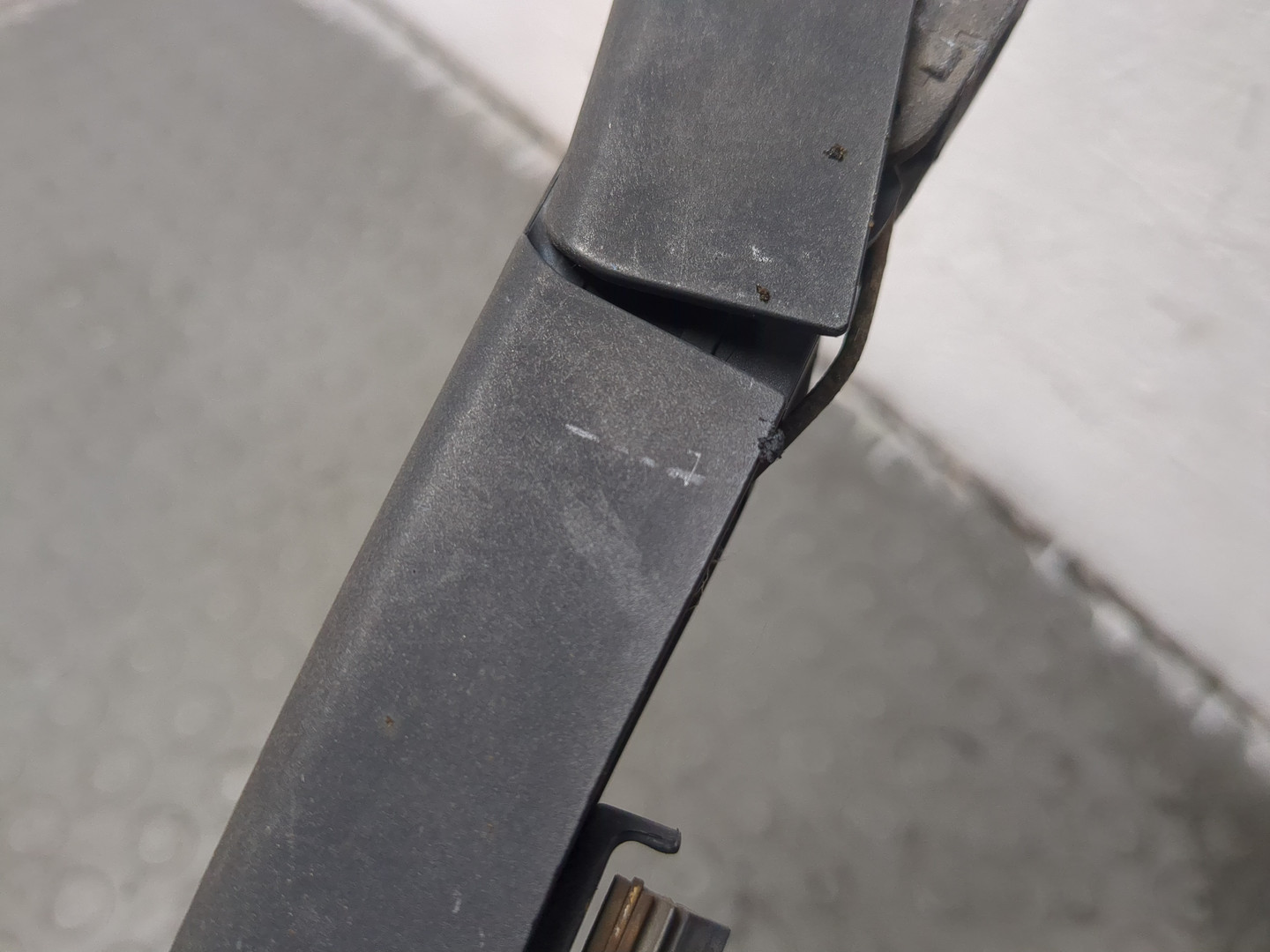 Поводок стеклоочистителя заднего