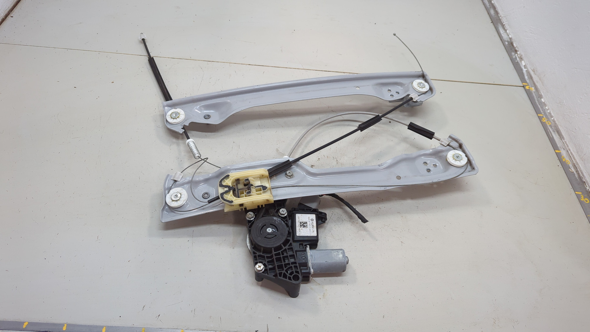 Стеклоподъемник электр. передний левый