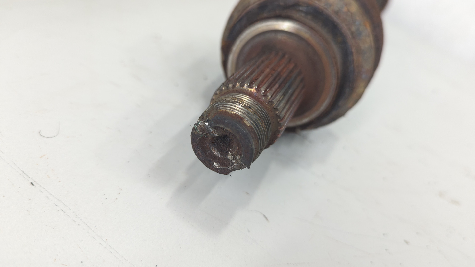 Полуось задняя