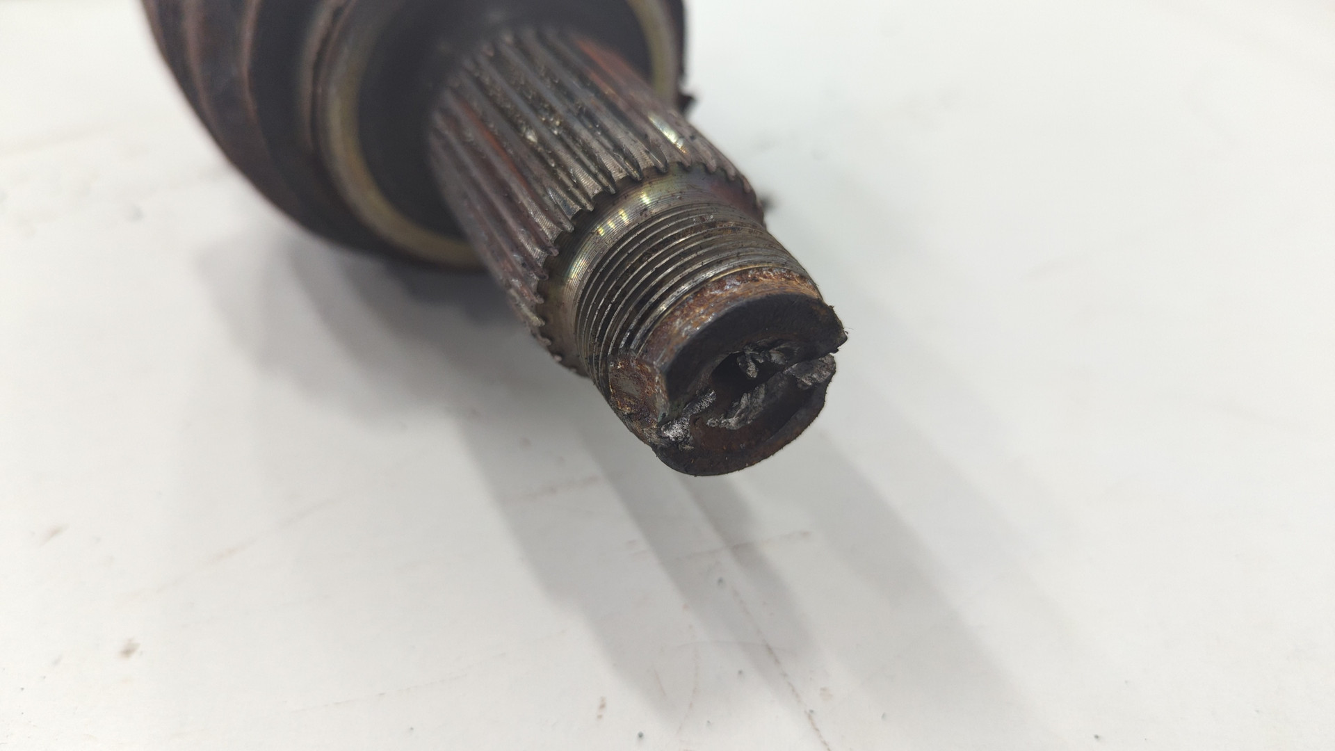 Полуось задняя