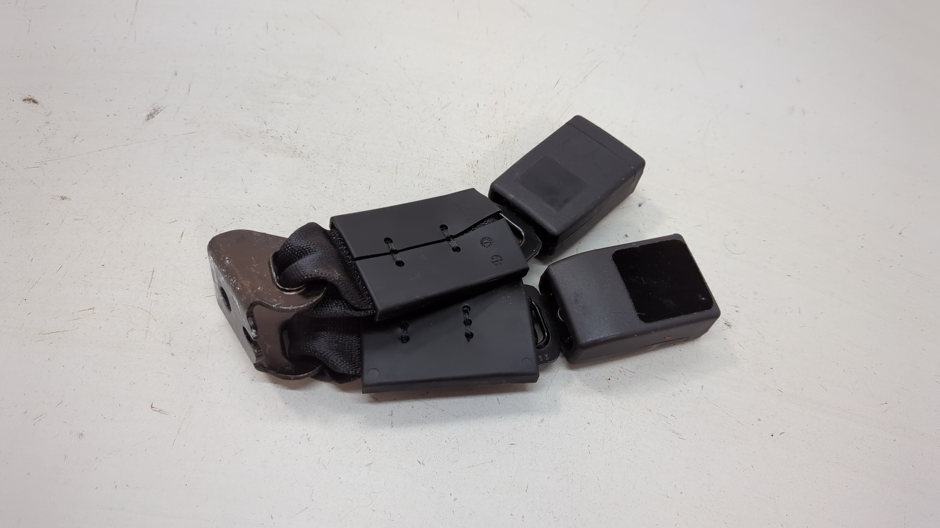 Ответная часть ремня безопасности