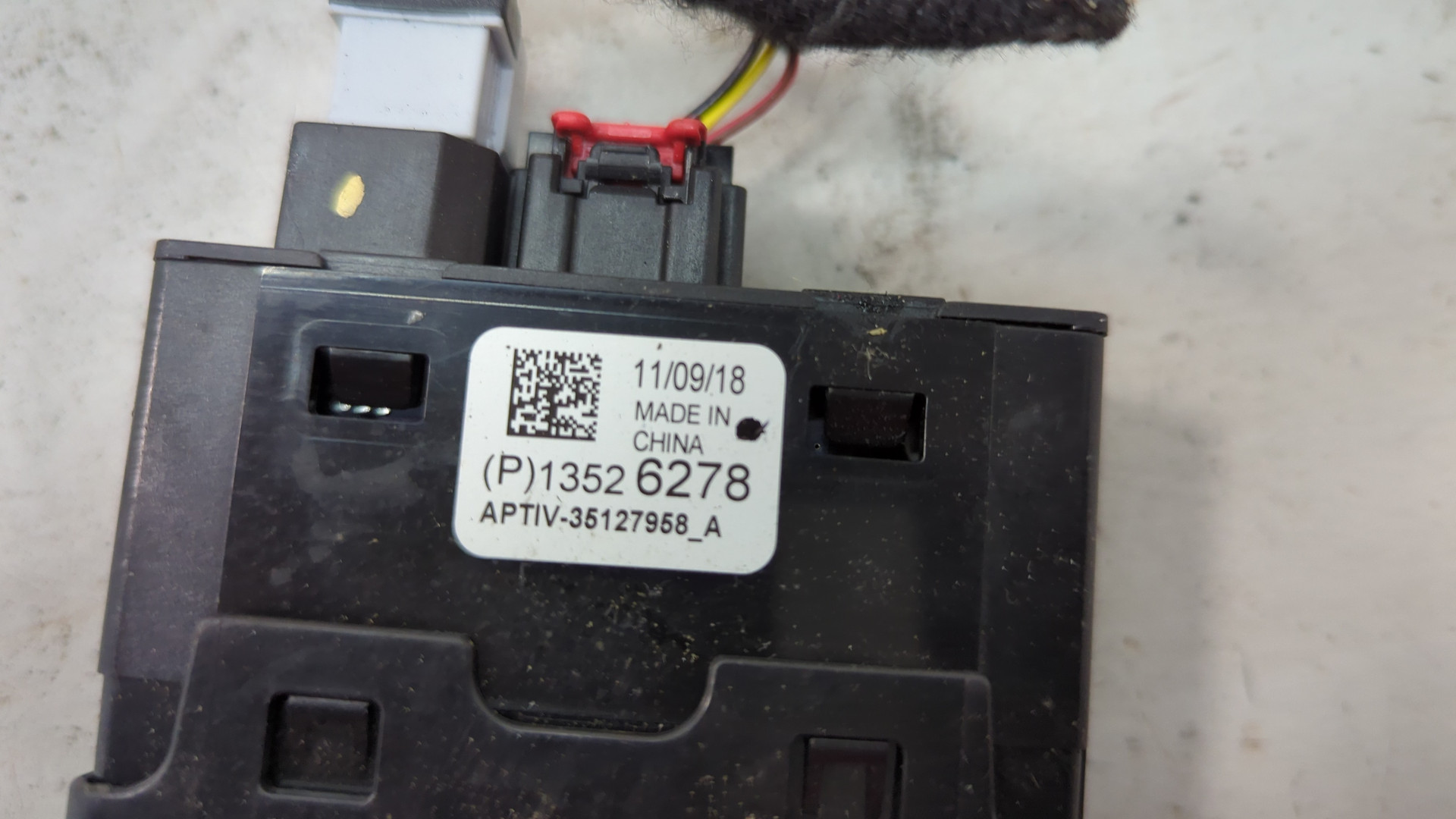 Гнездо AUX / USB IN