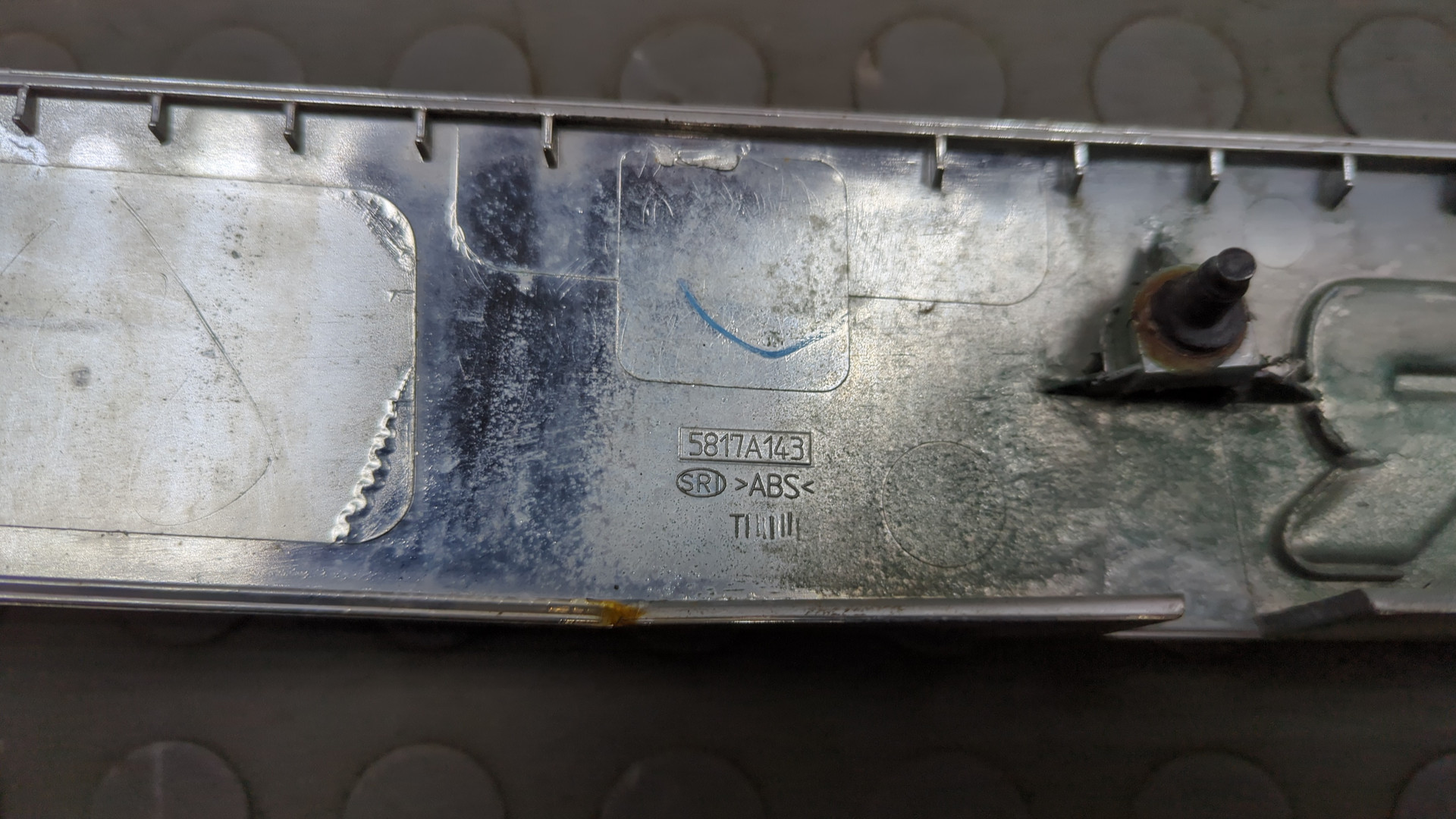 Накладка крышки багажника