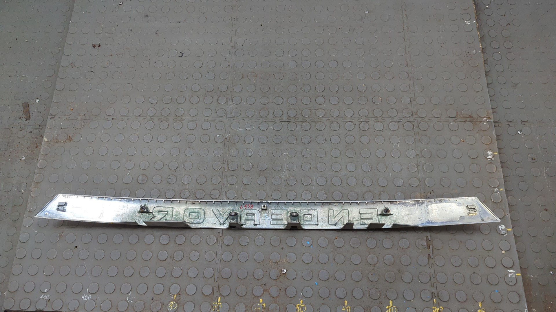 Накладка крышки багажника