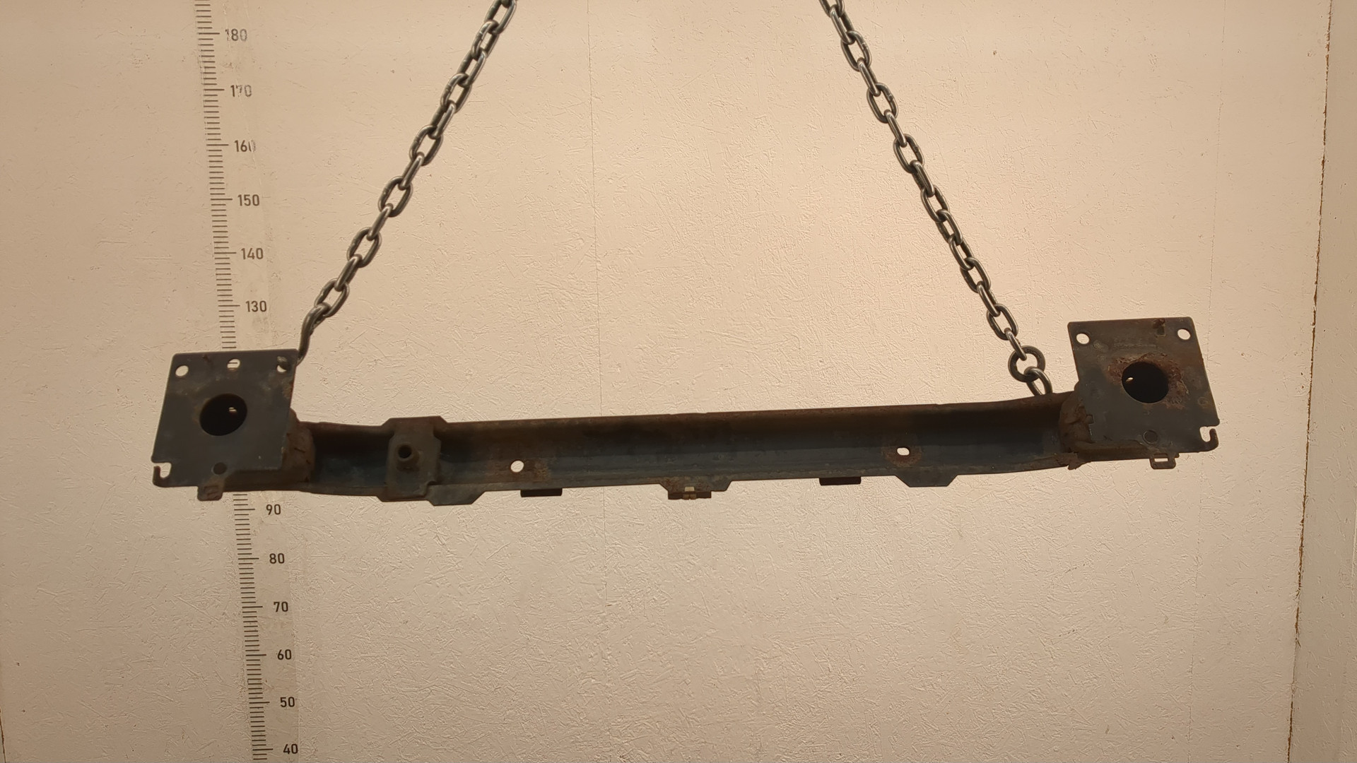 Усилитель переднего бампера