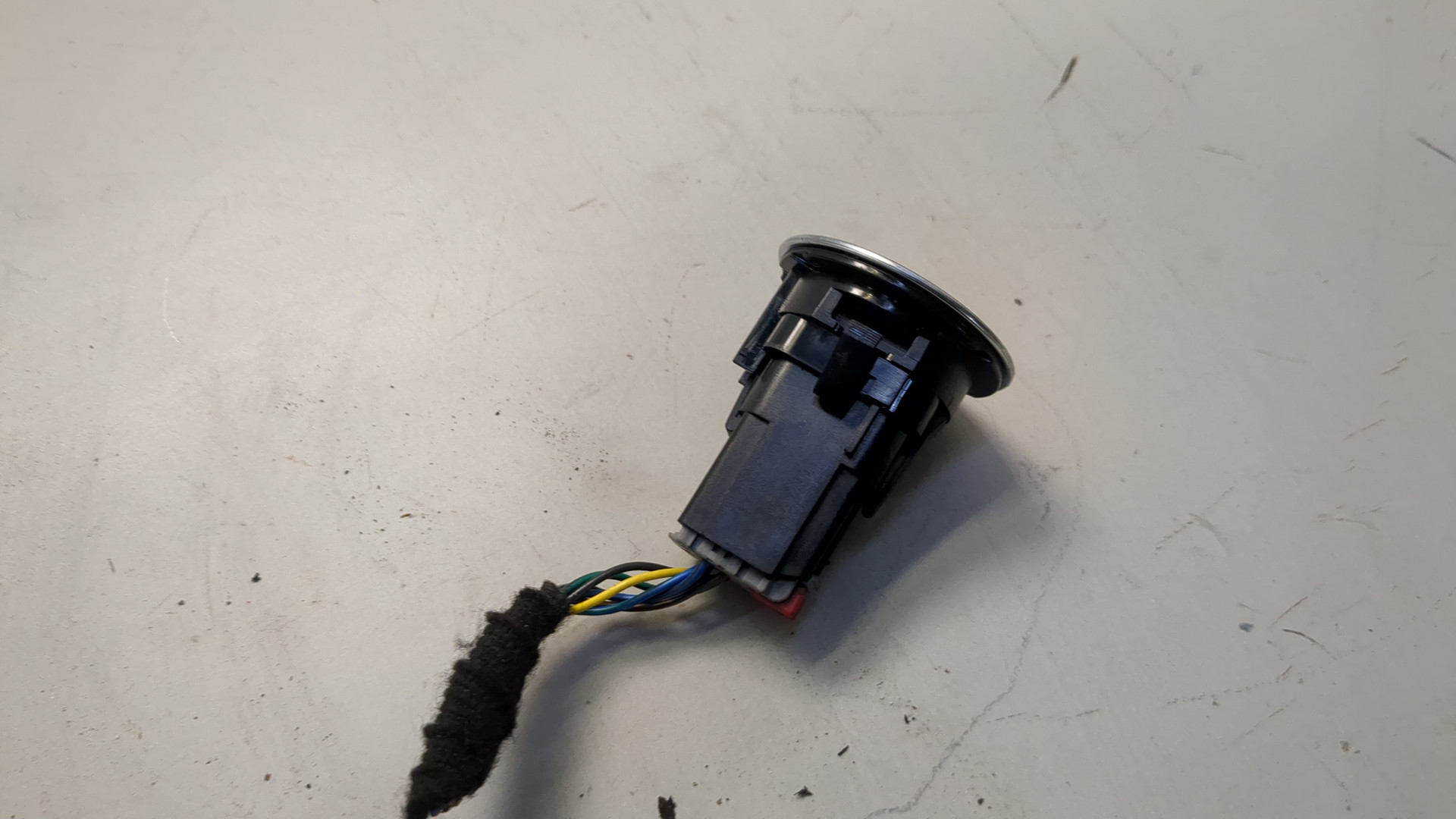 Кнопка запуска двигателя