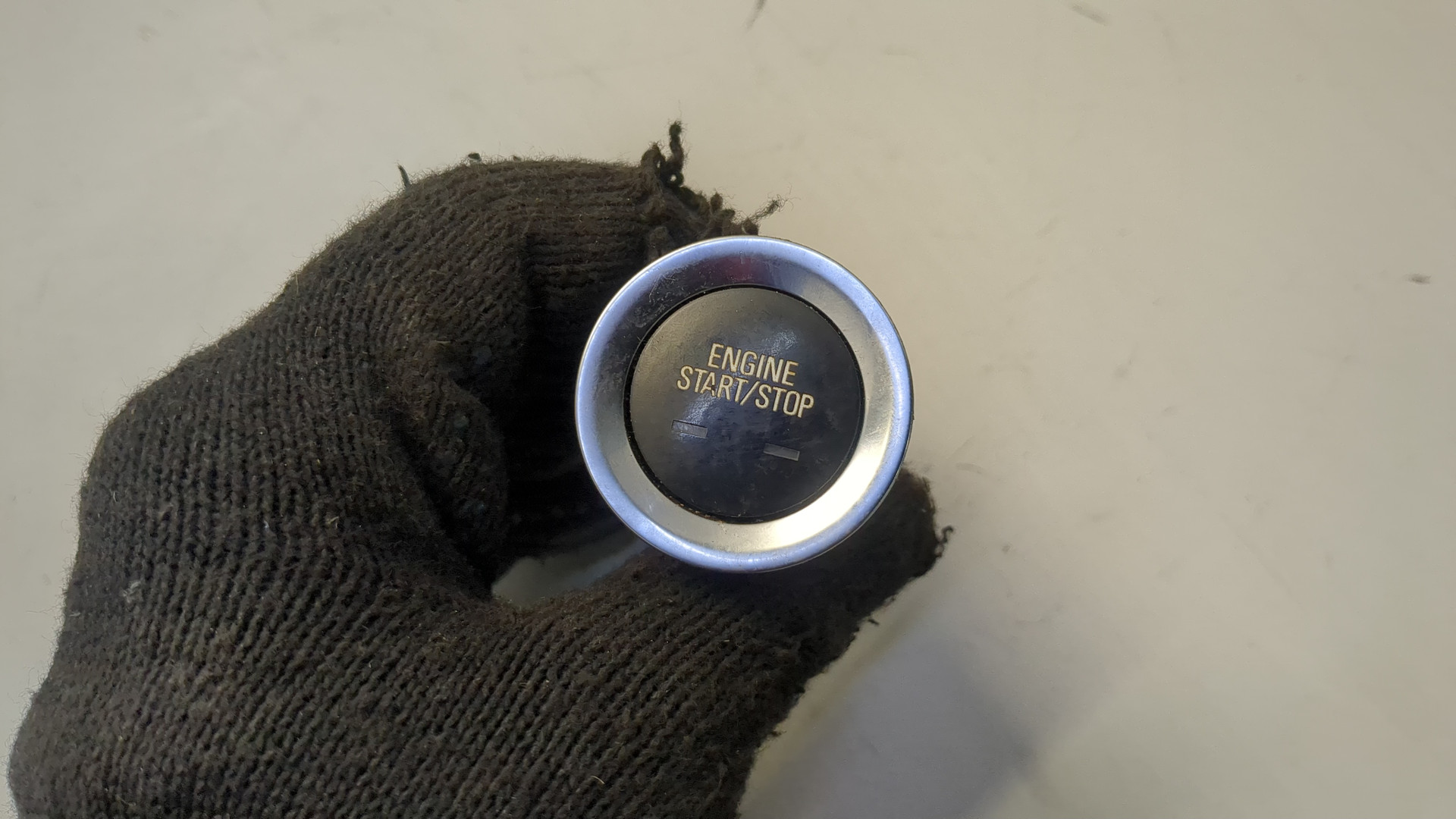 Кнопка запуска двигателя