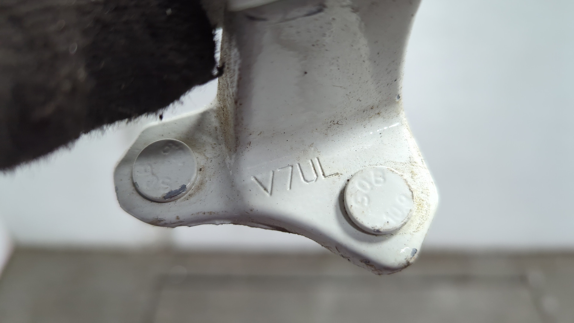 Петля двери