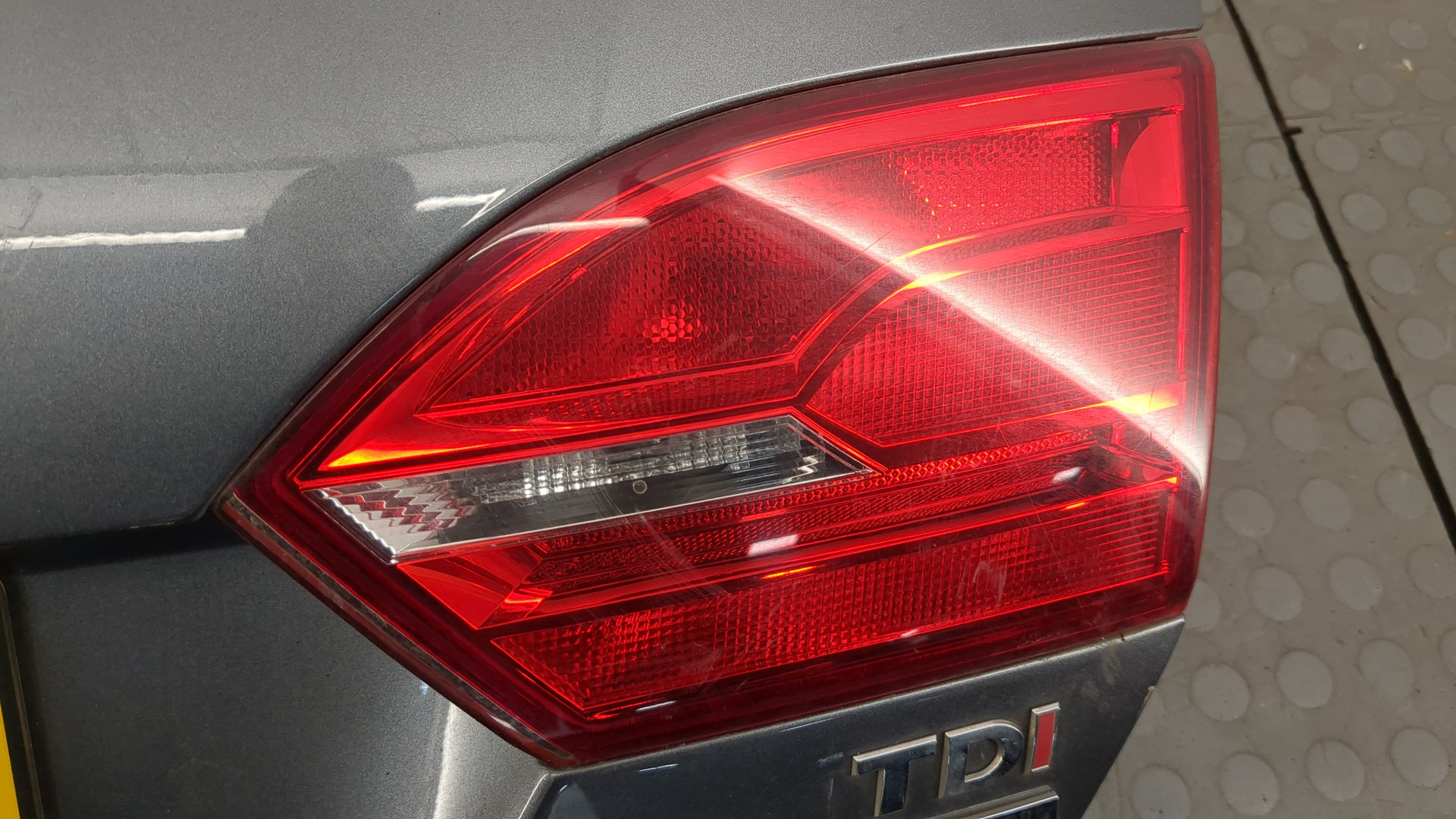 Дверь багажника