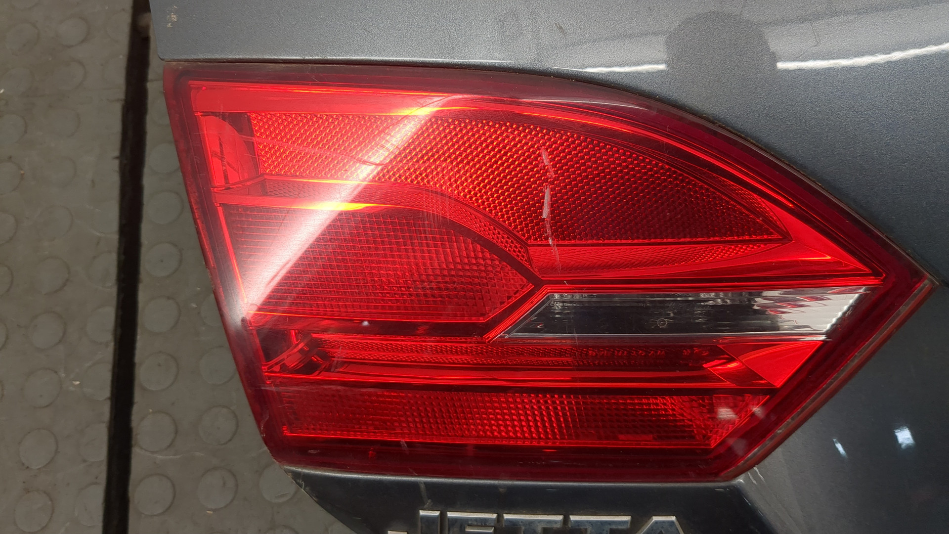 Дверь багажника