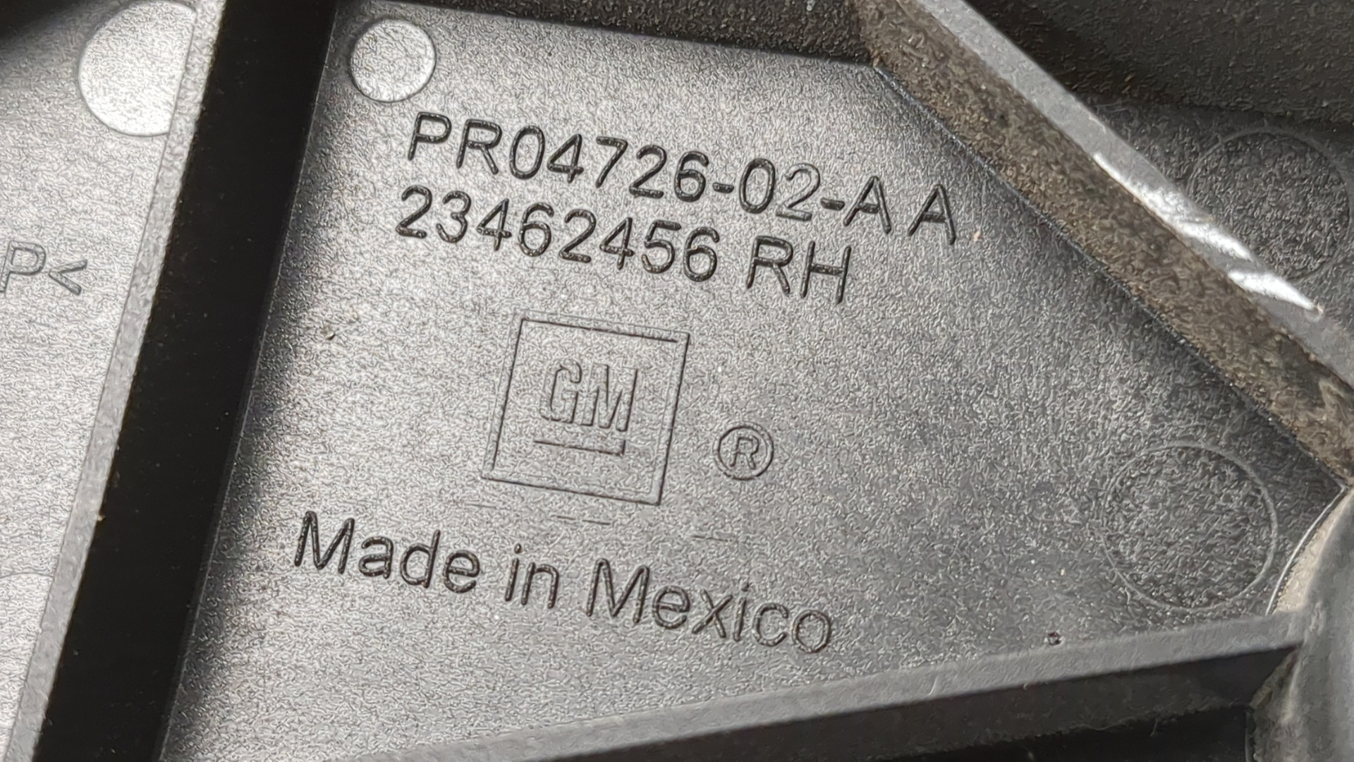 Кронштейн заднего бампера правый