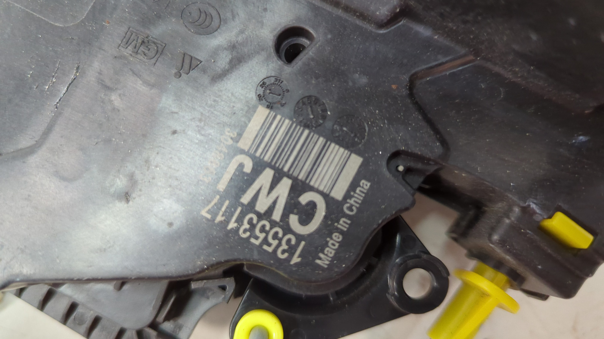 Замок двери задней левой