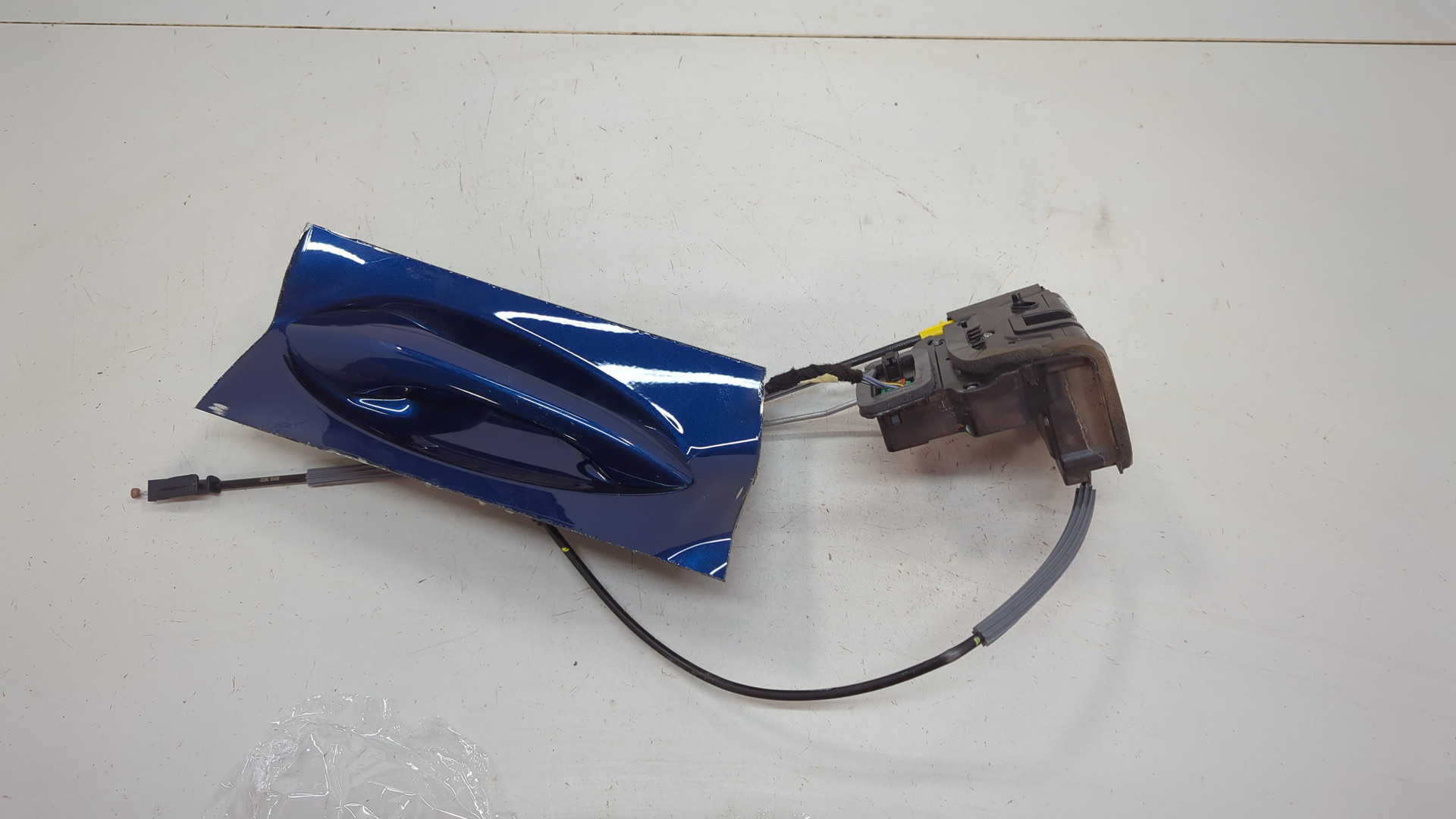 Замок двери задней левой