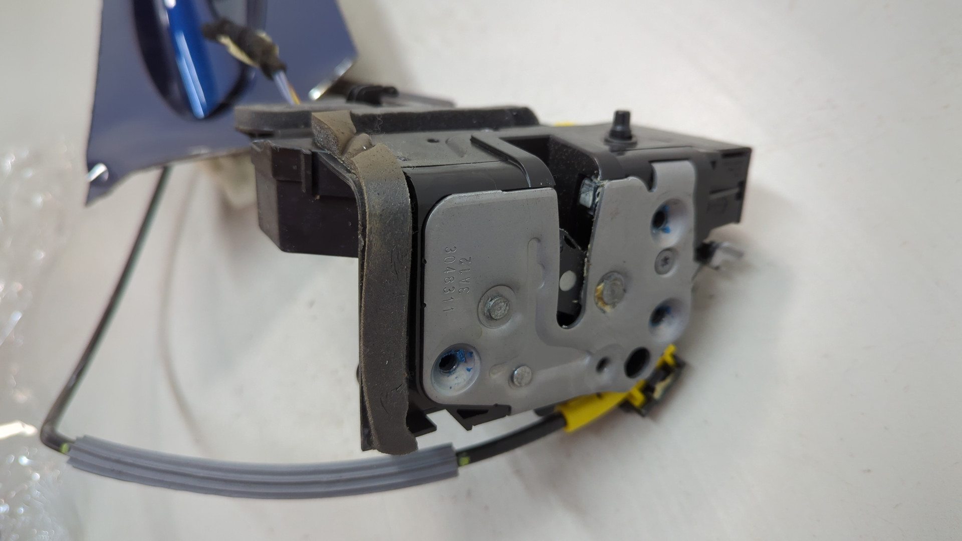 Замок двери задней левой