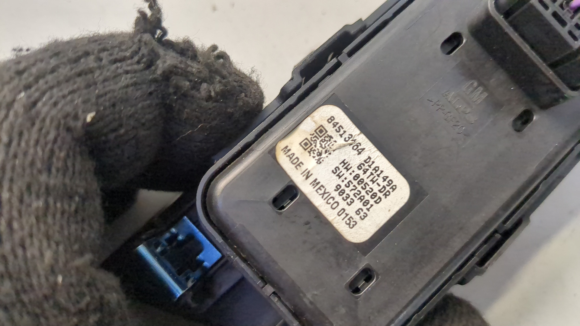 Кнопка стеклоподъемника