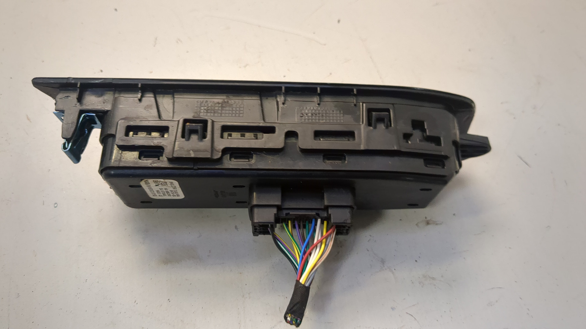 Кнопка стеклоподъемника