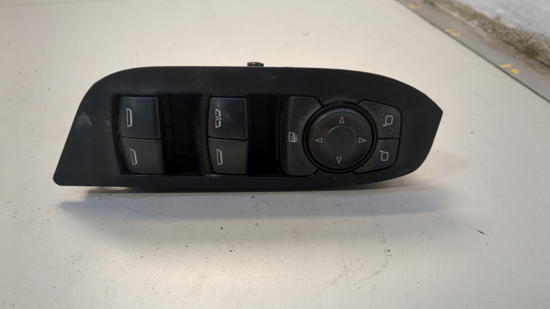 Кнопка стеклоподъемника