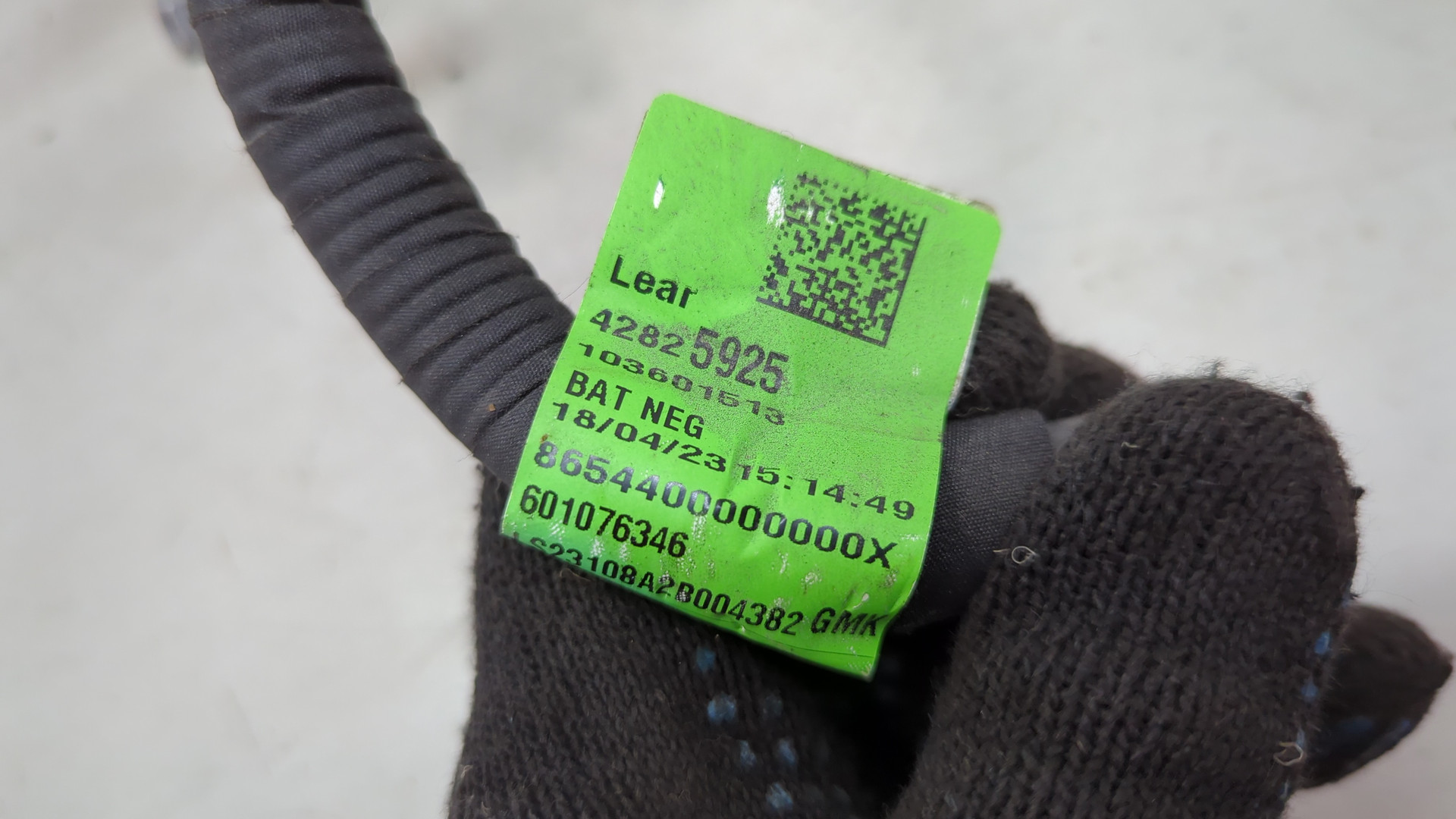 Клемма аккумулятора -