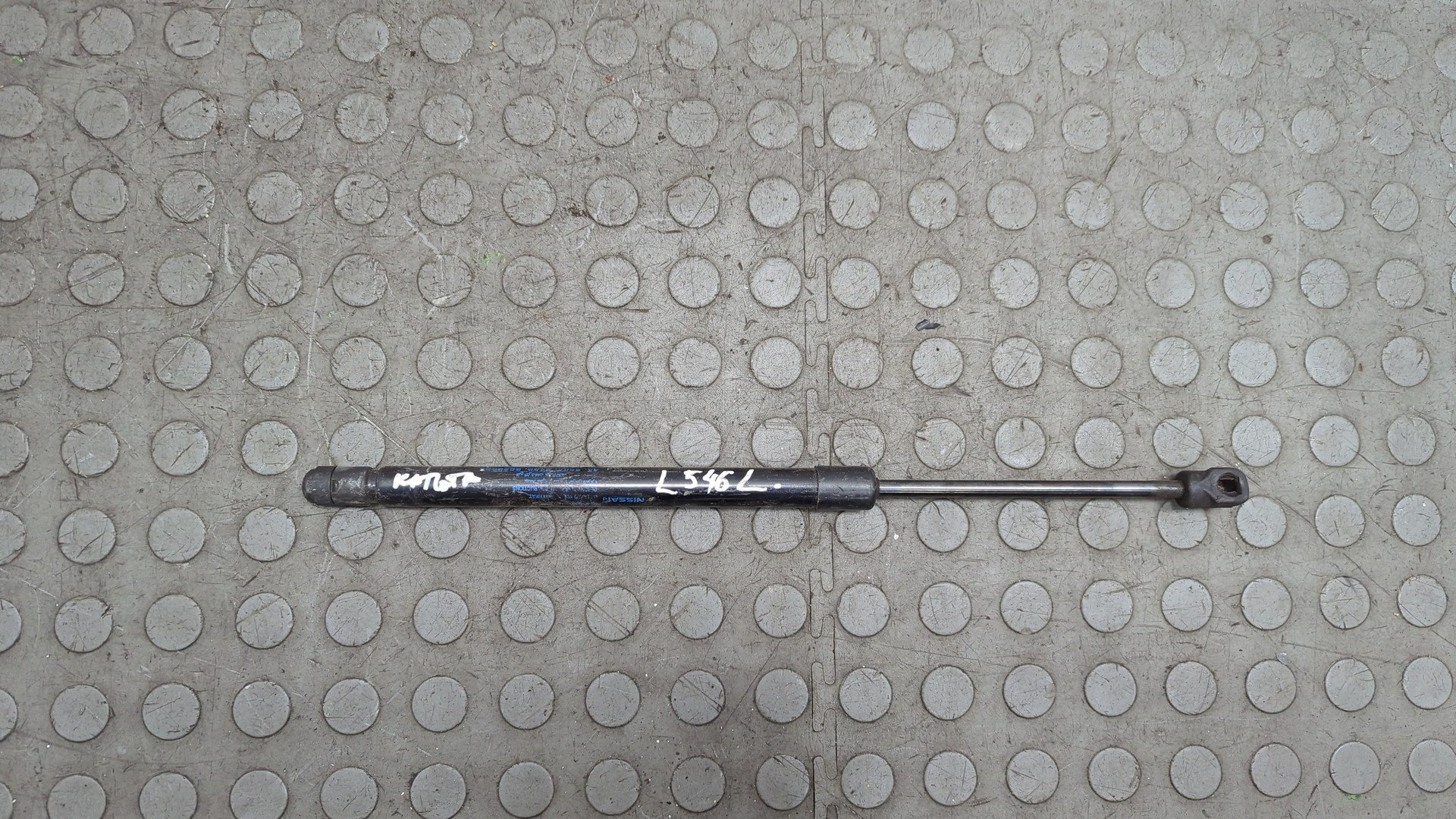 Амортизатор капота