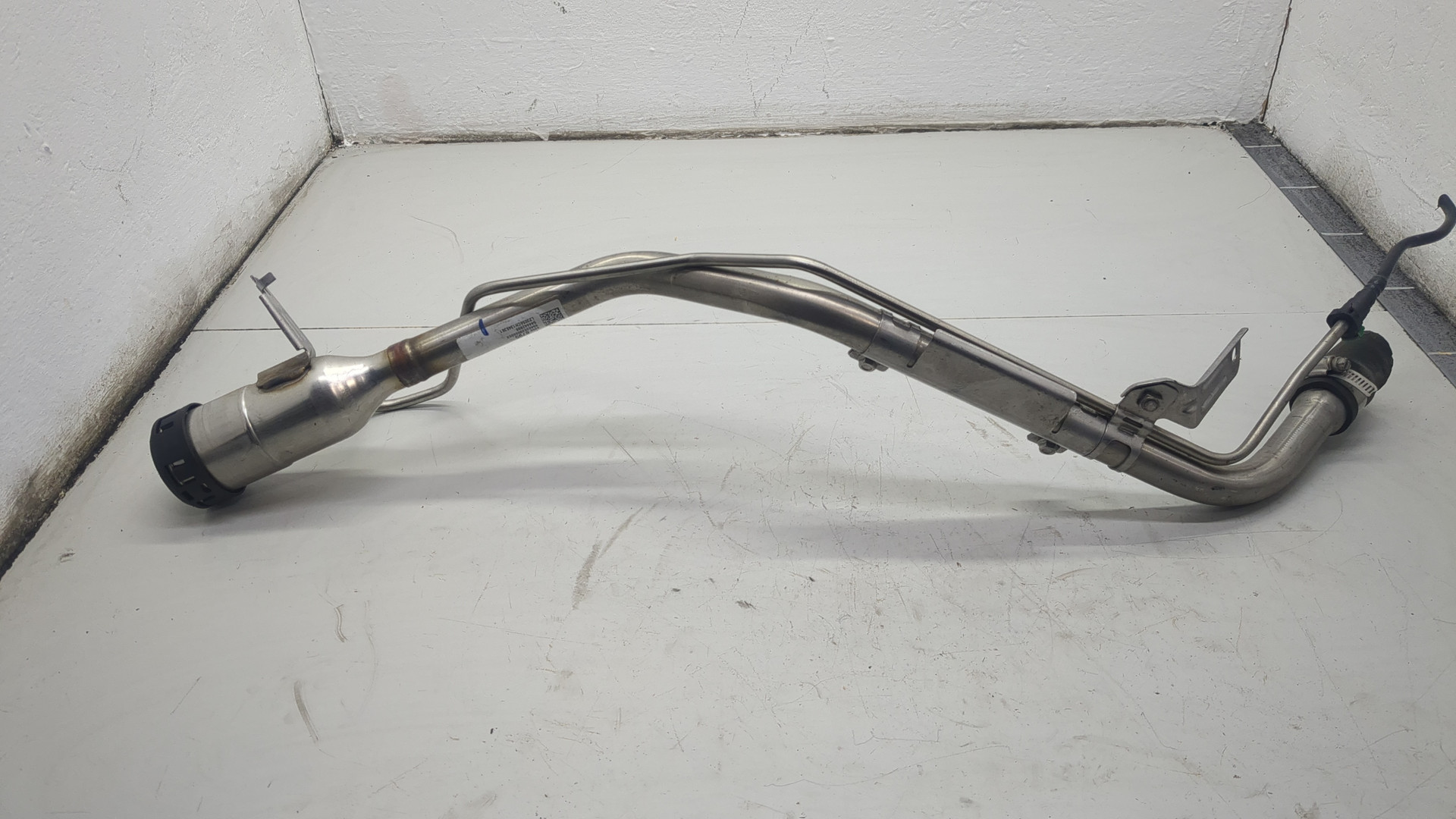 Горловина топливного бака