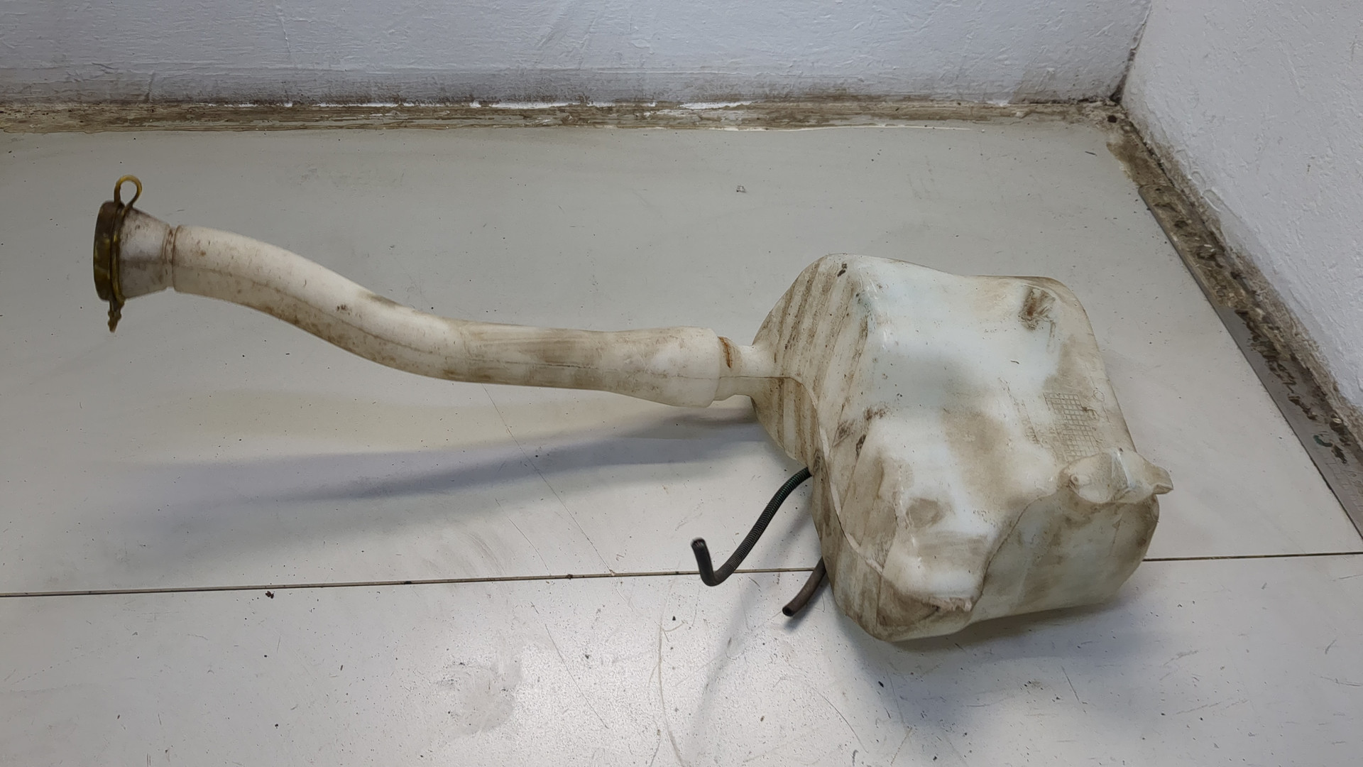 Бачок омывателя лобового стекла